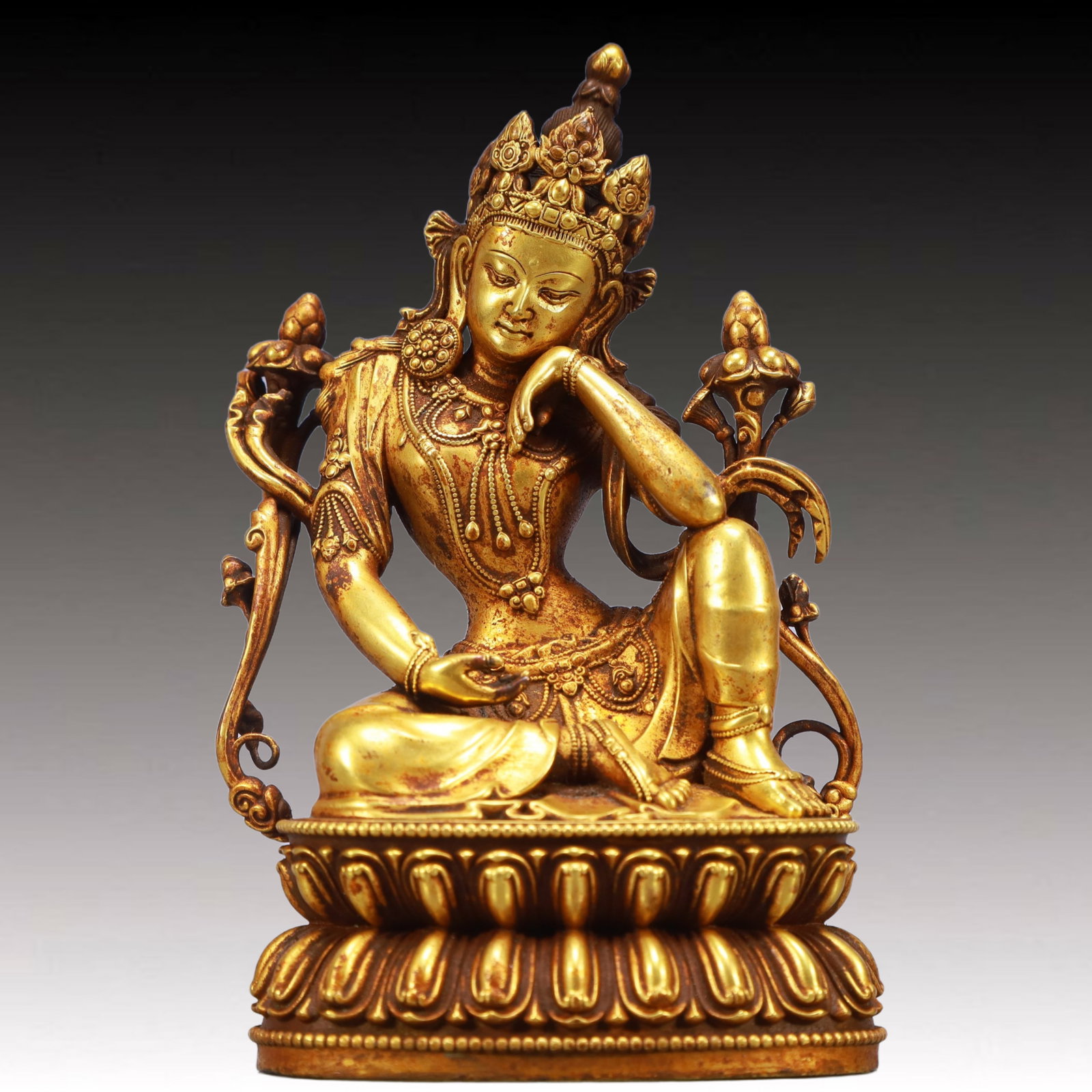 A Solemn Gilt Bronze Statue of Avalokitesvara (1 of 9)