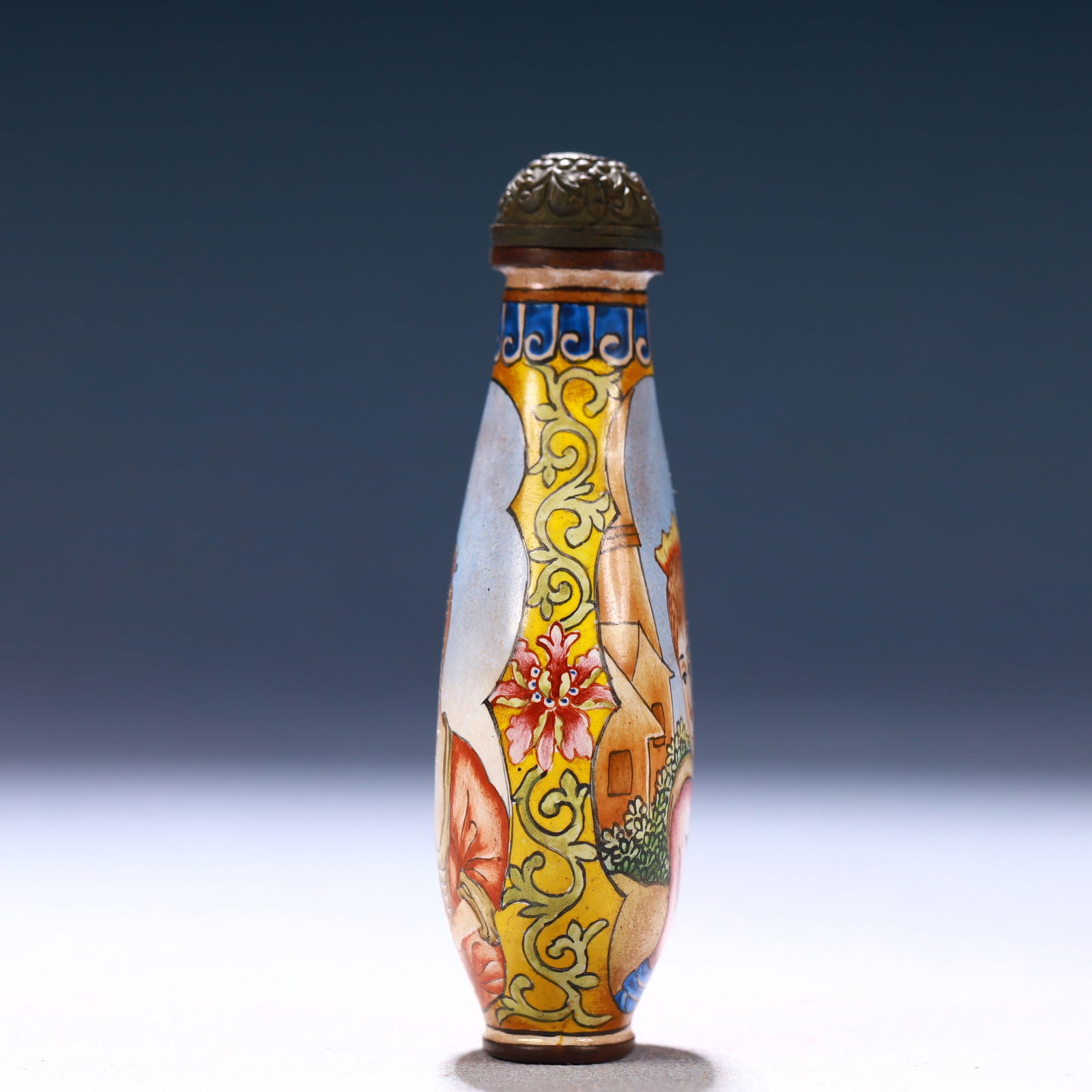 An Exquisite Painted Enamel Figure Pattern Snuff Bottle - 3