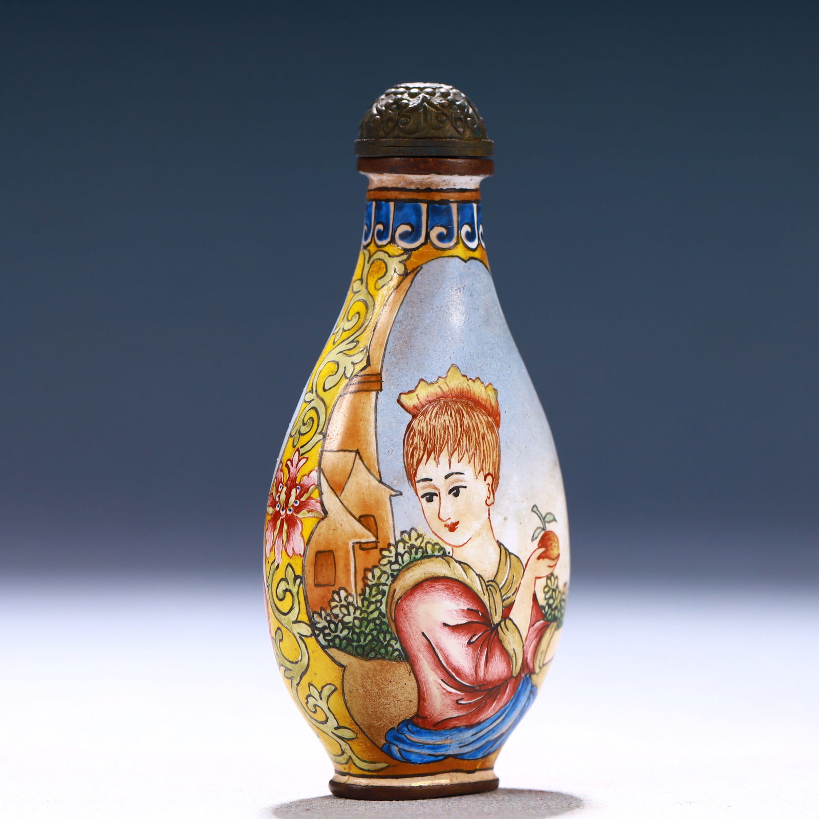 An Exquisite Painted Enamel Figure Pattern Snuff Bottle - 4