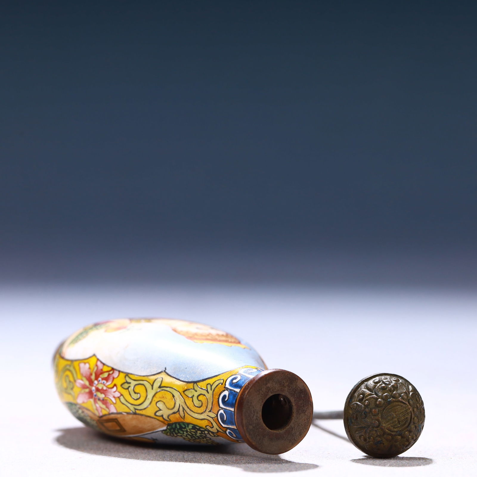 An Exquisite Painted Enamel Figure Pattern Snuff Bottle - 6