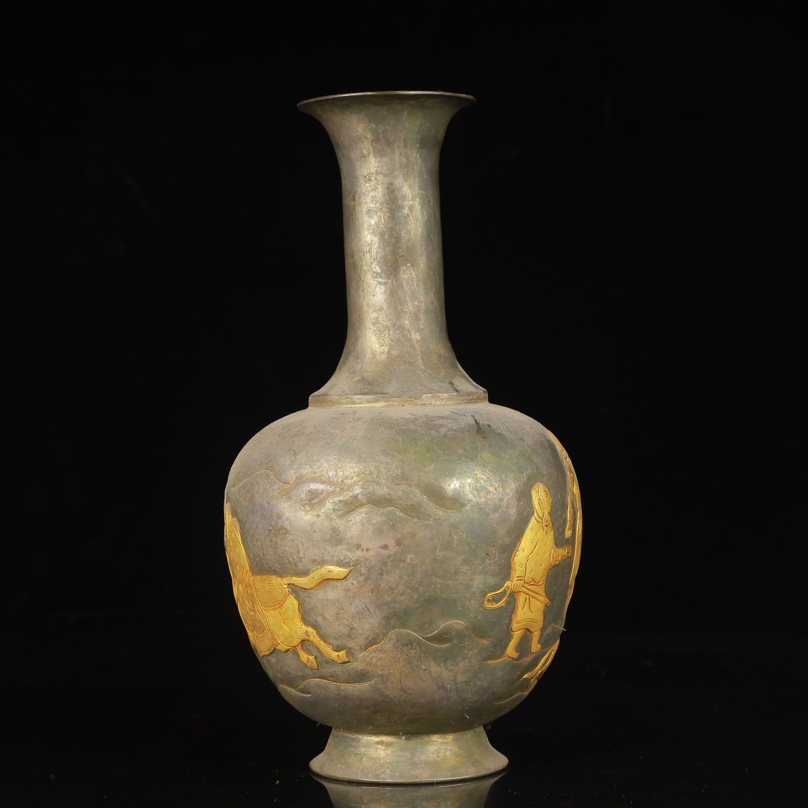 An Exquisite Gilt Silver Figure Pattern Vase - 4