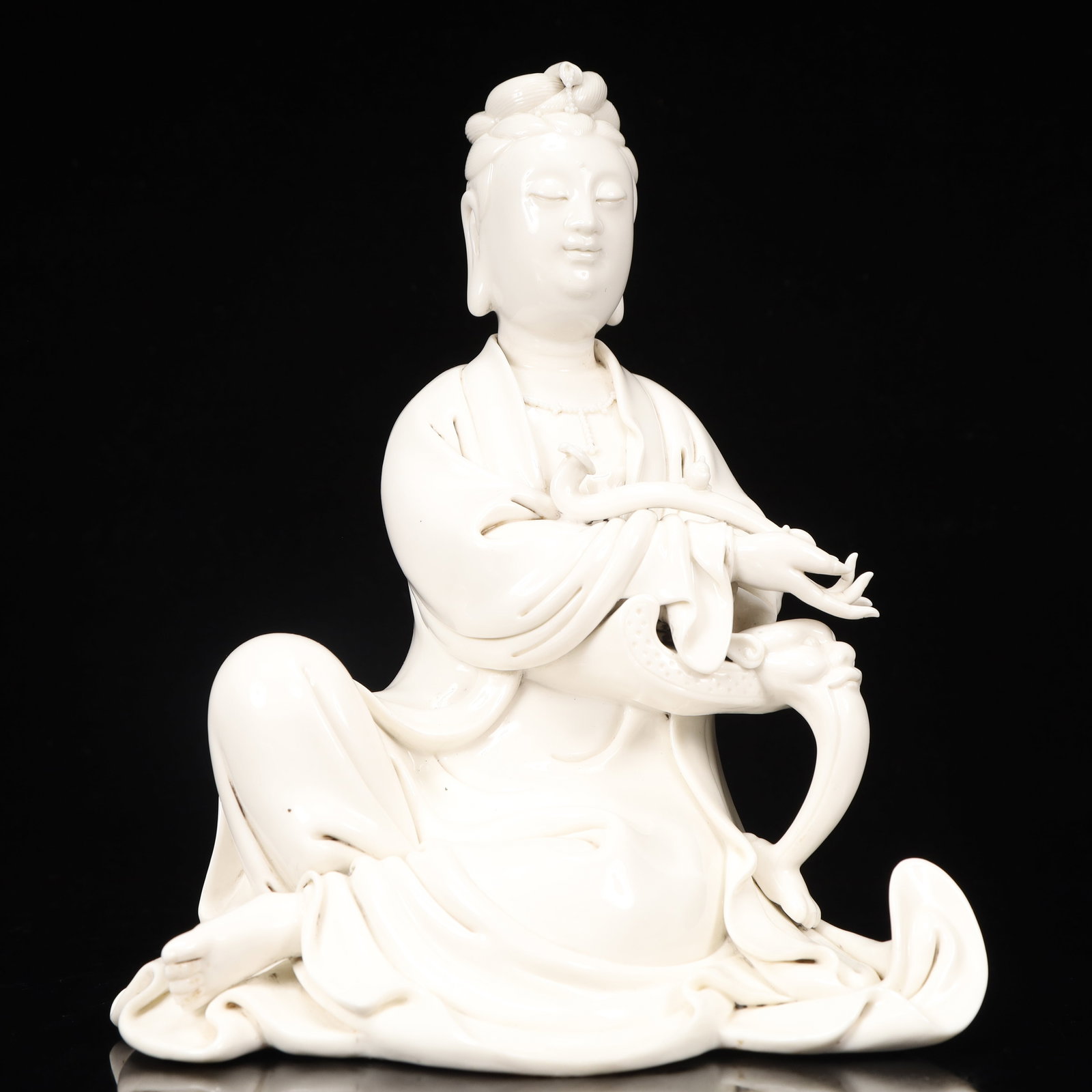 An Exquisite Blance-De-Chine Statue of Avalokitesvara: An Exquisite Blance-De-Chine Statue of Avalokitesvara, Qing Dynasty, China, With Mark, Size:8.3inx5.9inx10.6in, Weight:1700g 