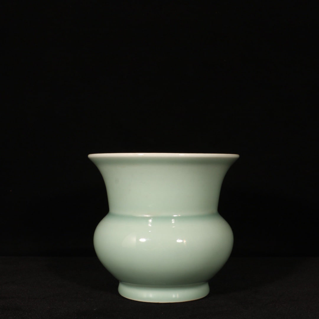An Exquisite Celadon Glazed Jar - 3