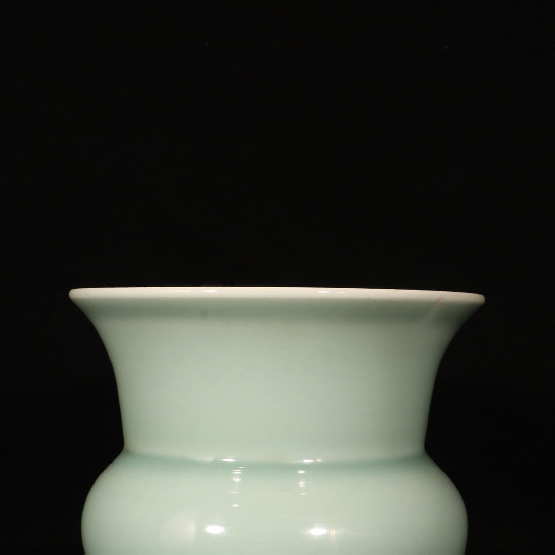An Exquisite Celadon Glazed Jar - 4