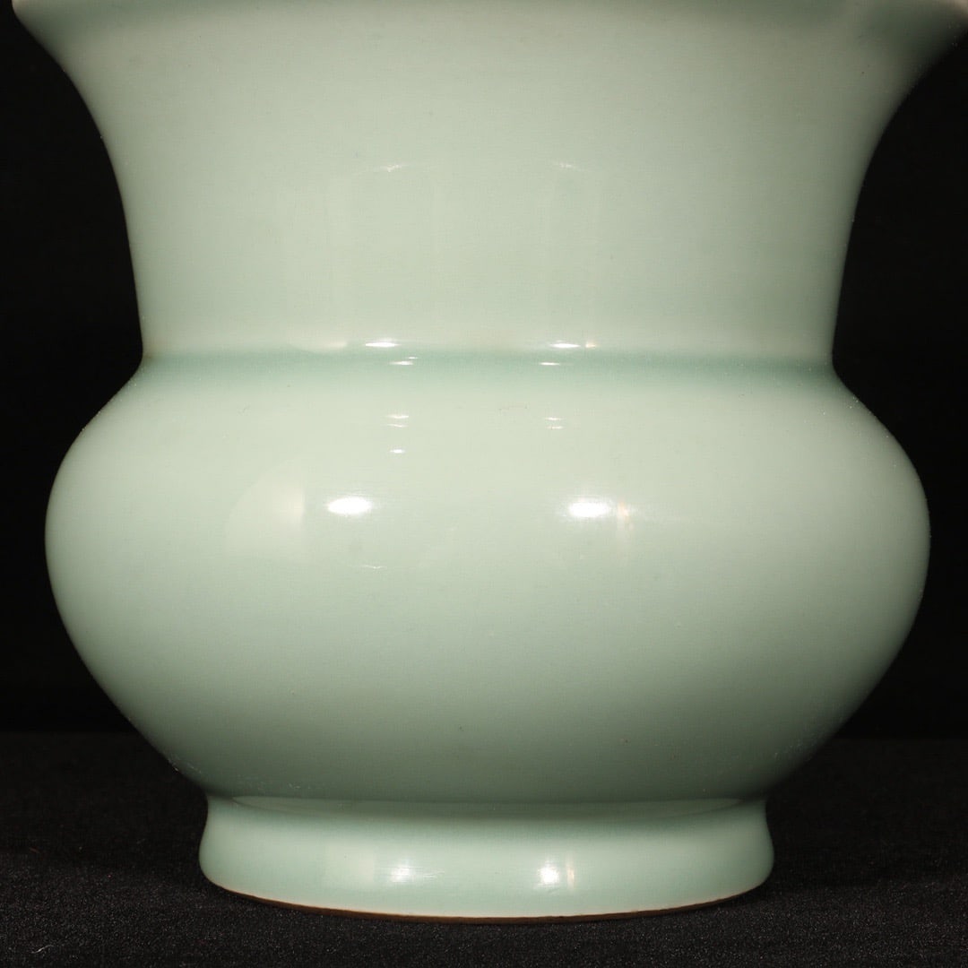 An Exquisite Celadon Glazed Jar - 5