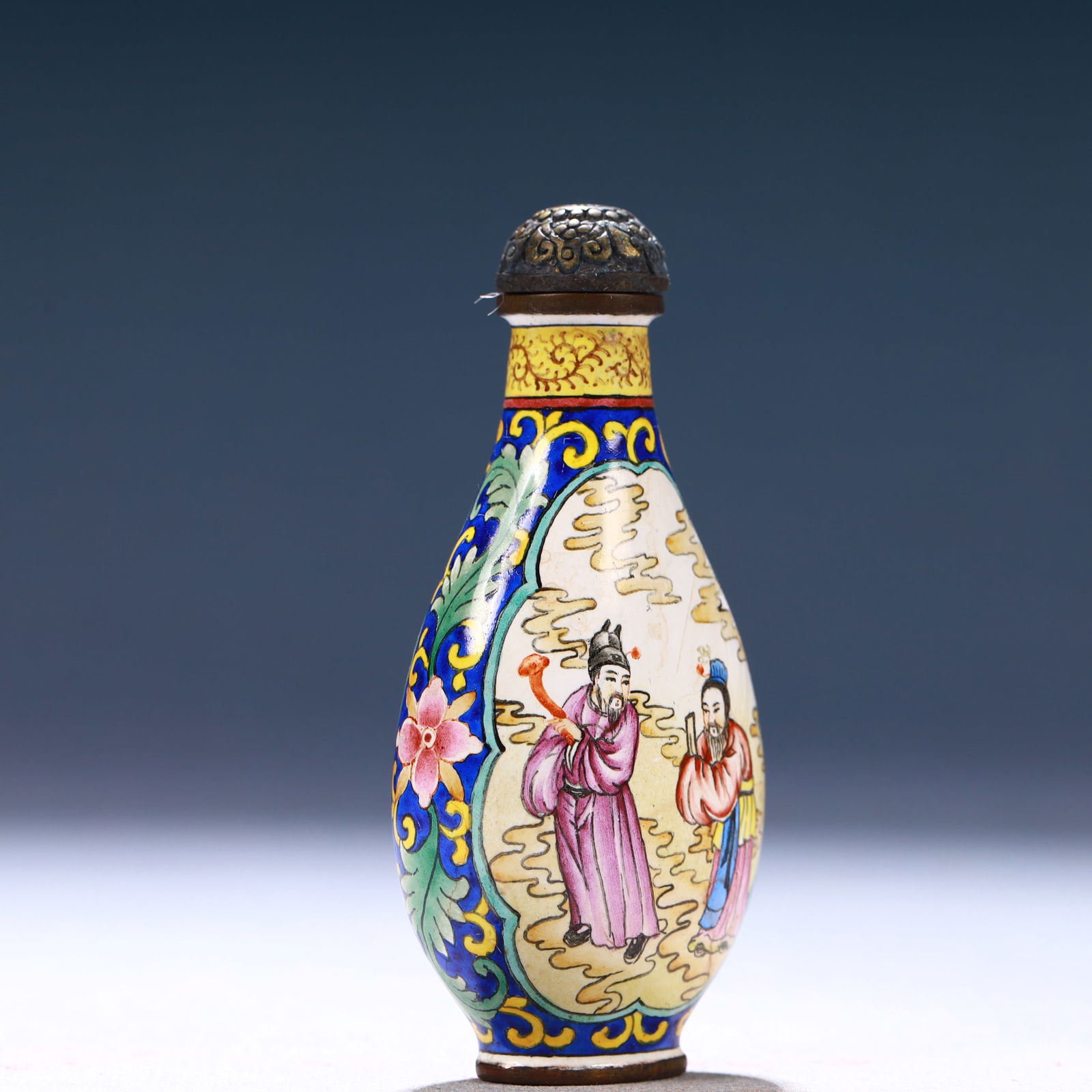 An Exquisite Painted Enamel Figure Pattern Snuff Bottle - 4