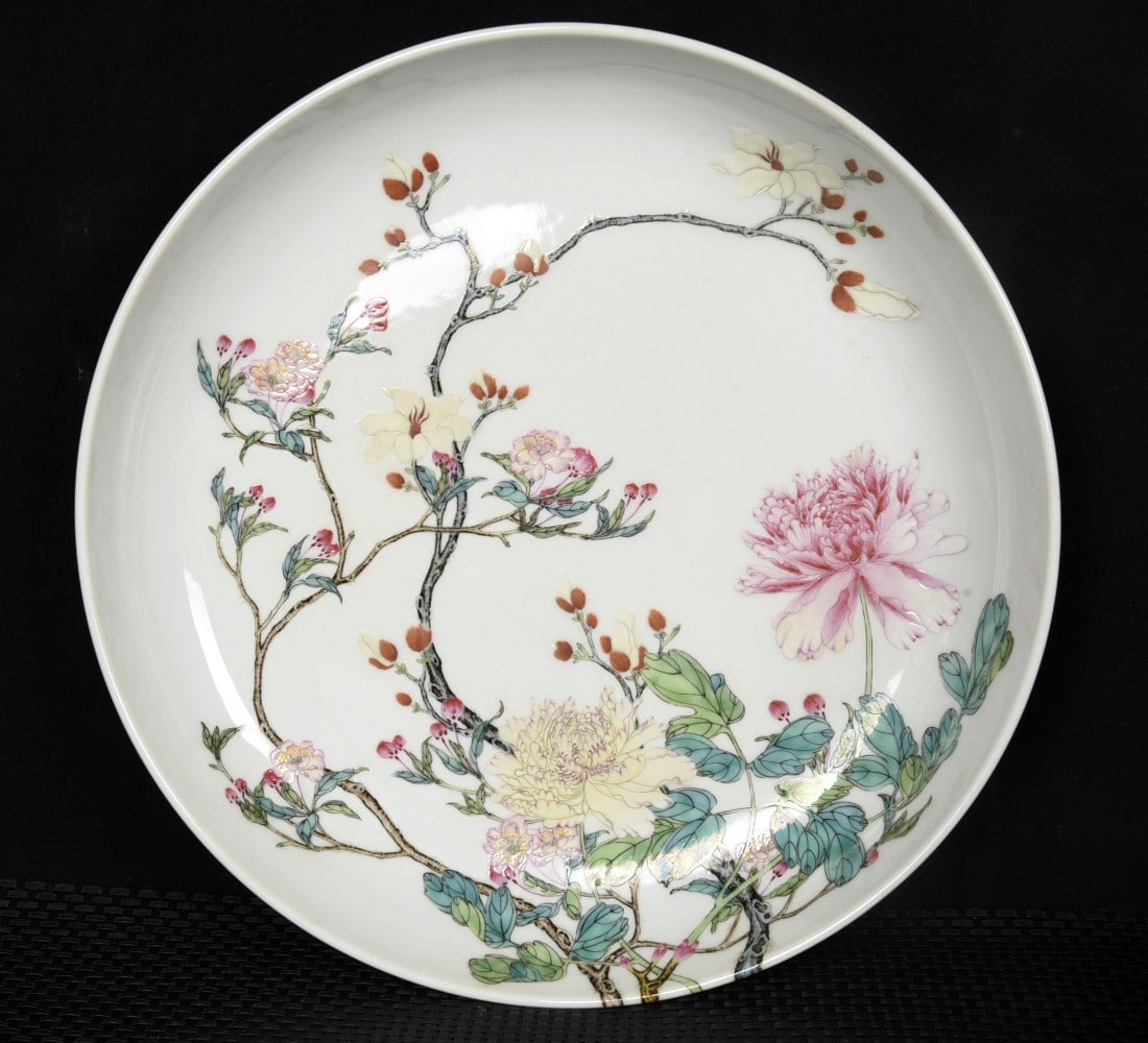 An Exquisite Enamel Flower Pattern Plate: An Exquisite Enamel Flower Pattern Plate,Qing Dynasty, China,Yongzheng Six-character Mark,Size:2inx10.1in 珐琅彩花卉纹盘,中国清代,&