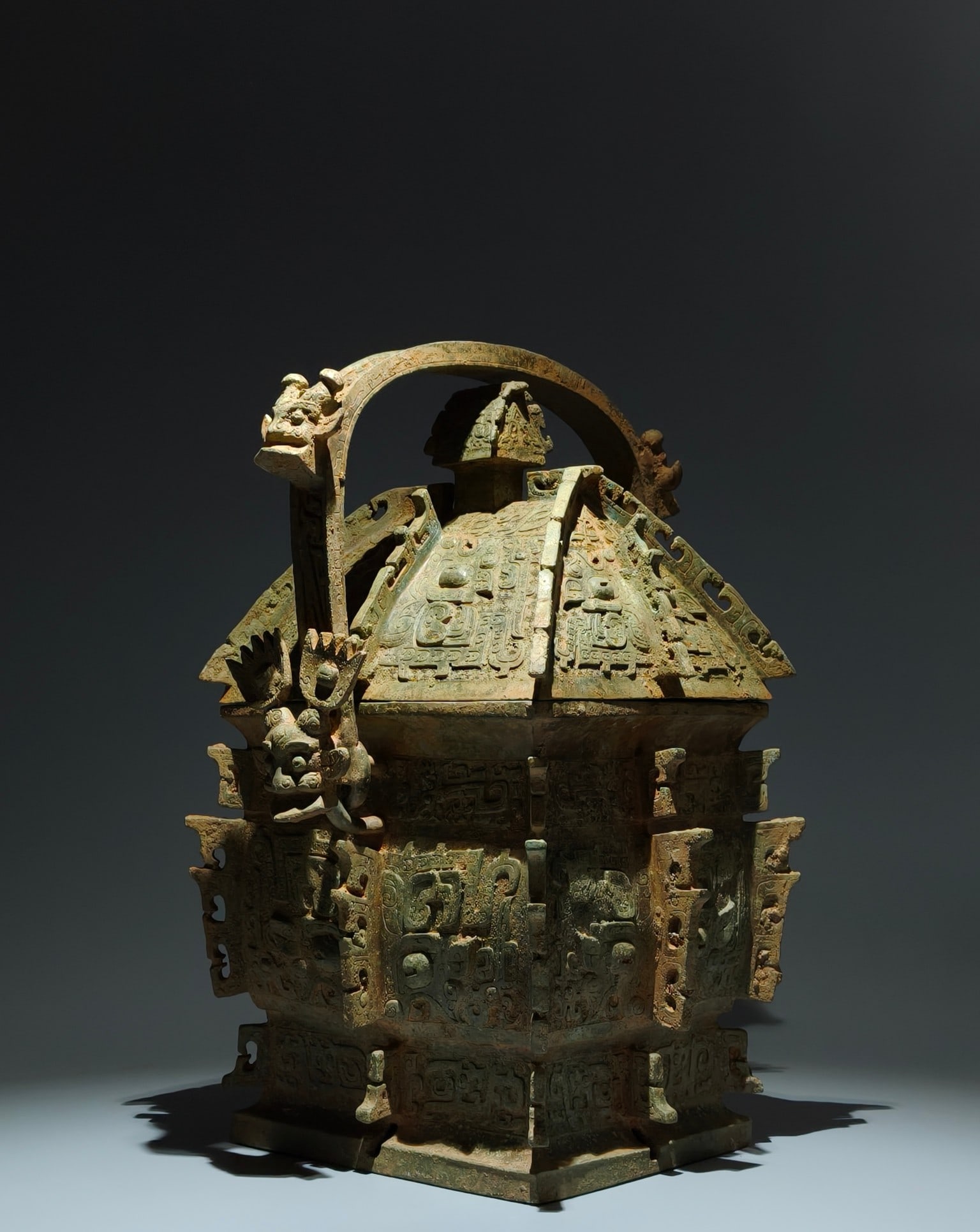 An Archaic Bronze Beast-Face Pattern Loop-Handled Pot - 4