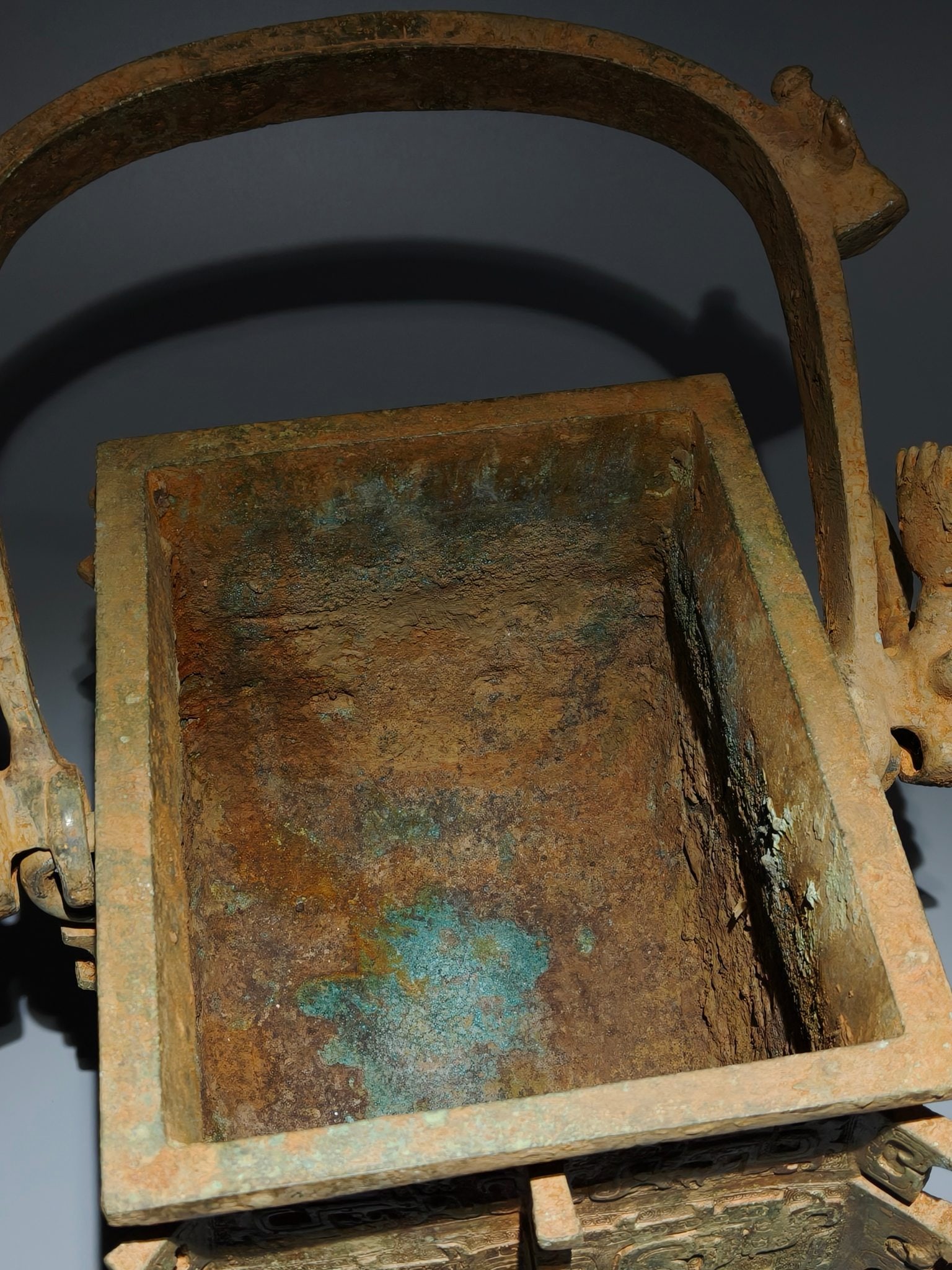 An Archaic Bronze Beast-Face Pattern Loop-Handled Pot - 7