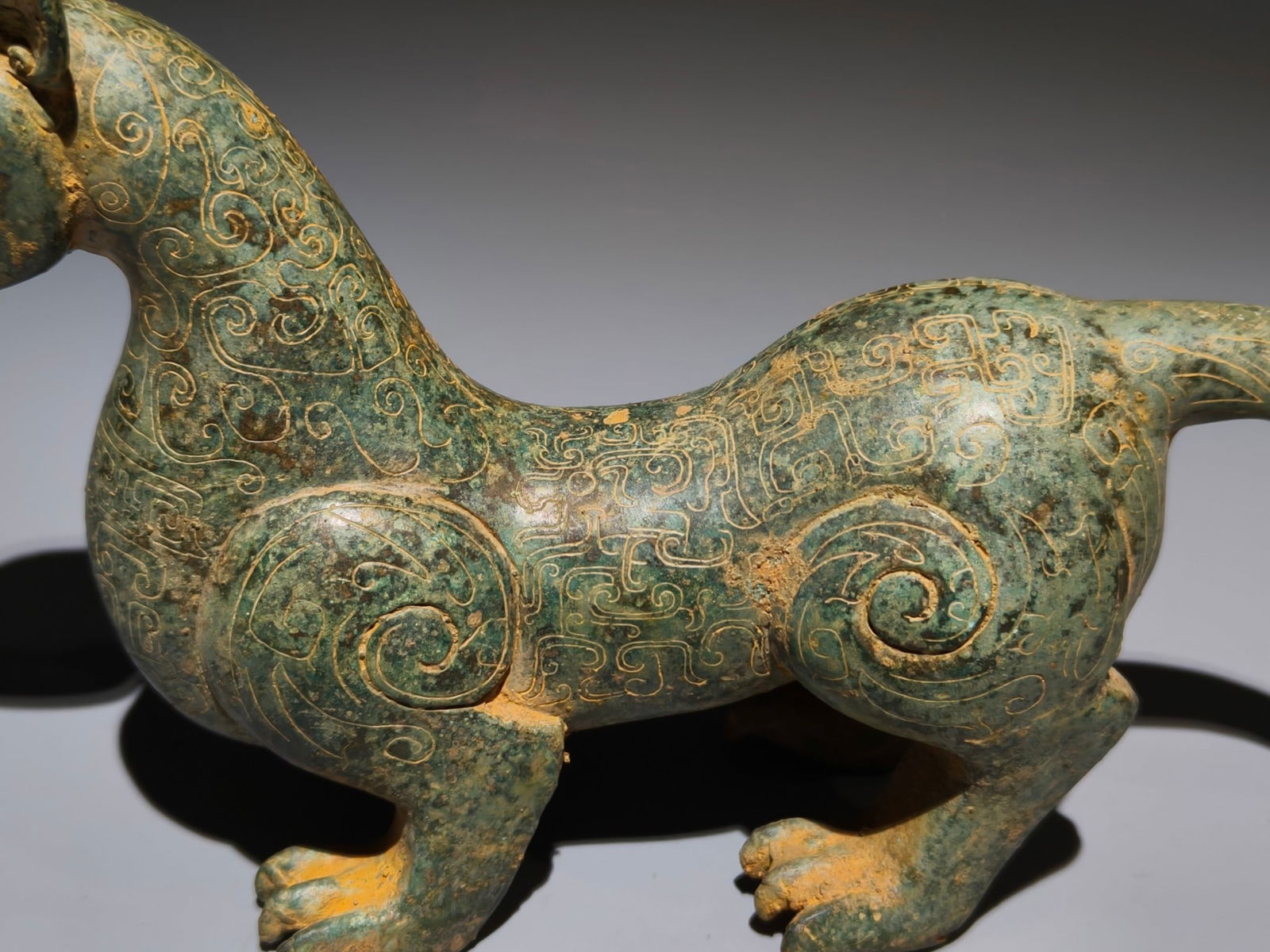 An Archaic Bronze Cloud Pattern Auspicious Beast Ornament - 6