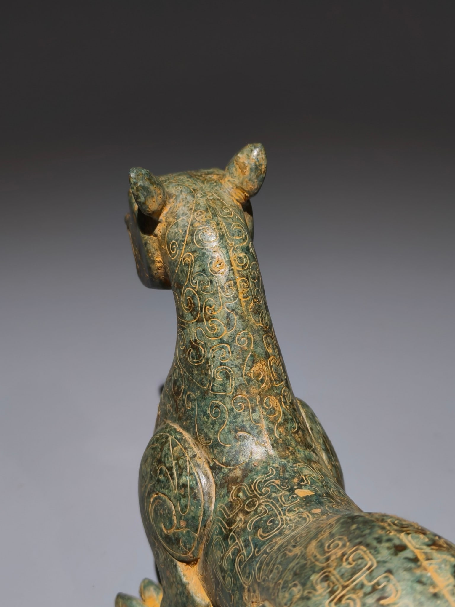 An Archaic Bronze Cloud Pattern Auspicious Beast Ornament - 8