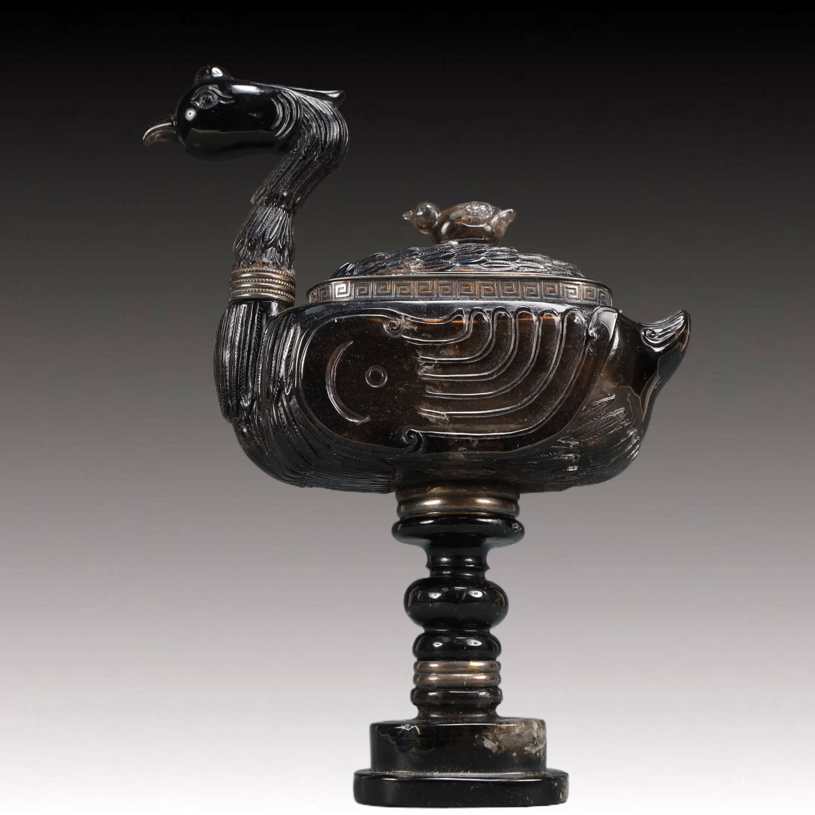 An Exquisite Crystal Bird-Shaped Censer: An Exquisite Crystal Bird-Shaped Censer,Qing Dynasty, China,Size:5.9inx2.8inx9.1in Weight:850g 水晶鸟型香炉,中国清代