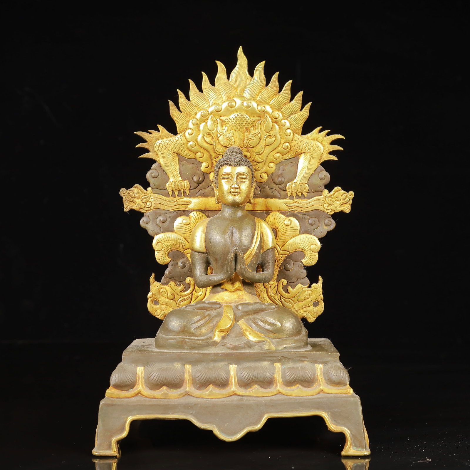 An Exquisite Gilt Silver Statue of Sakyamuni: An Exquisite Gilt Silver Statue of Sakyamuni,Qing Dynasty,China,Size:5.5inx7.9inx9.4in,Weight:700g 银鎏金释迦摩尼像,中国清代