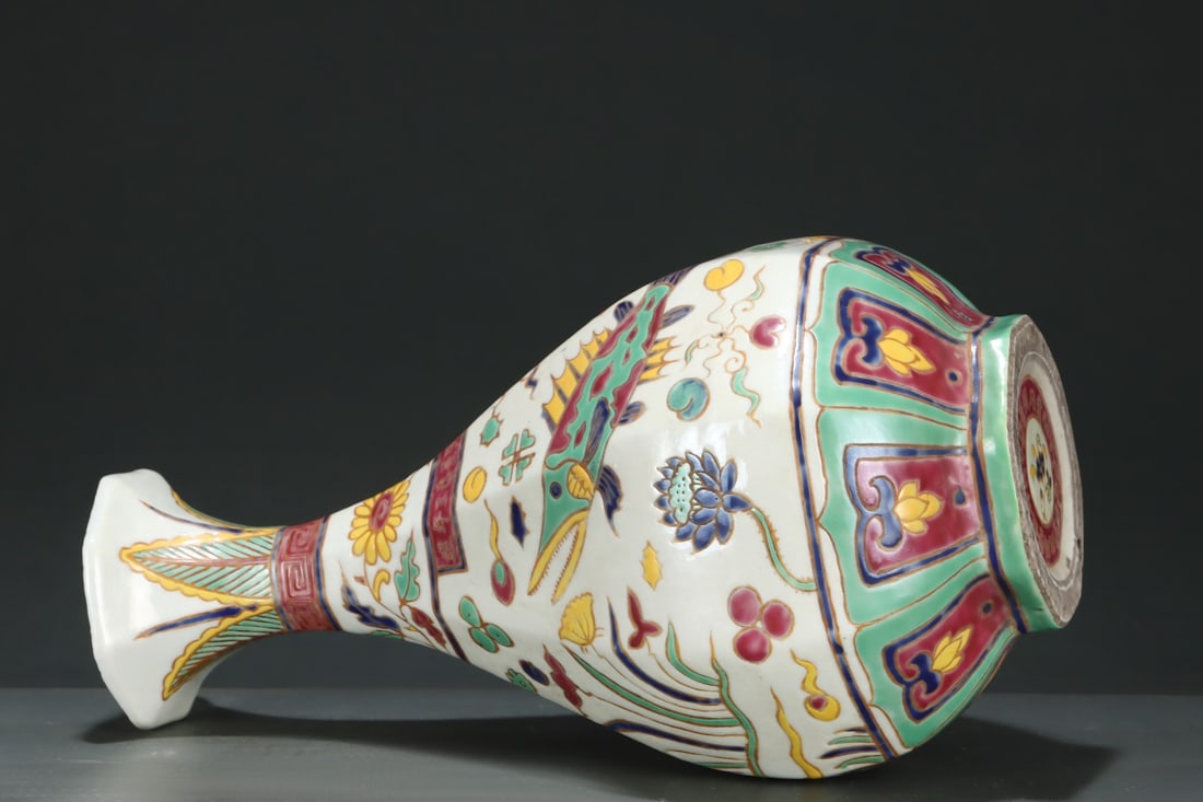 A Rare Wucai Fish and Algae Pattern Vase - 7