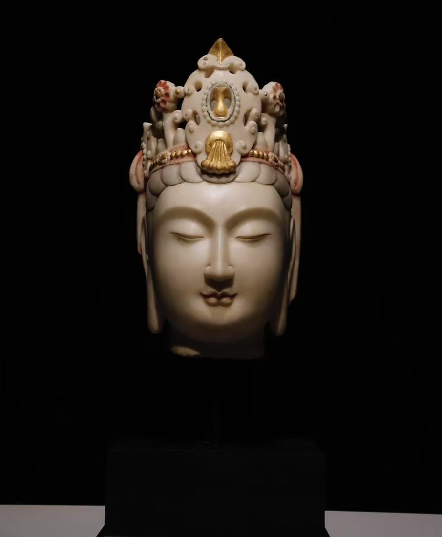 A Solemn Marble Painted Color Avalokitesvara-Head Ornament: A Solemn Marble Painted Color Avalokitesvara-Head Ornament,N.Qi , China,Size:15in 一尊庄严的汉白玉彩绘观音头像ਇ