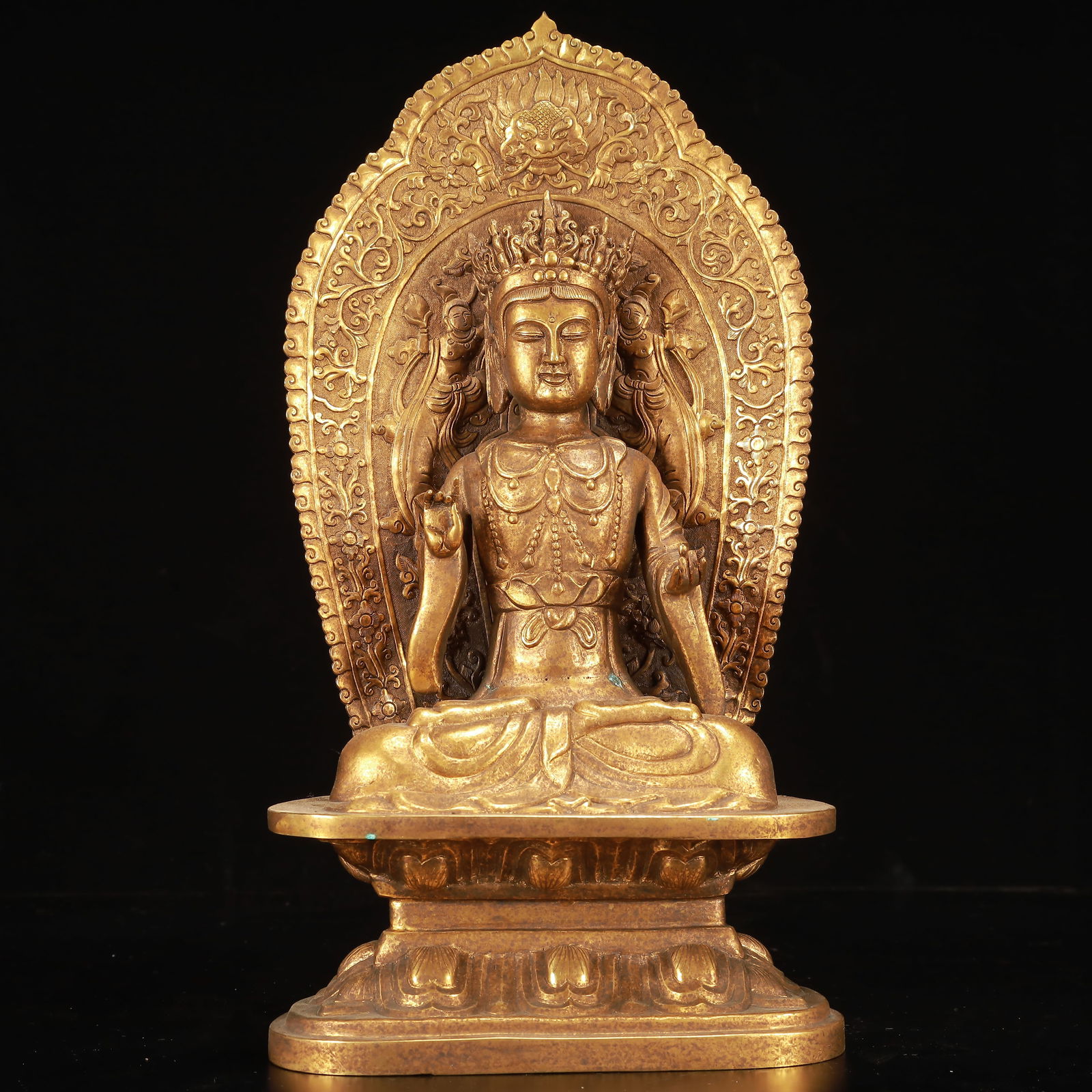 A Rare Gilt Bronze Statue of Avalokitesvara: A Rare Gilt Bronze Statue of Avalokitesvara,Qing Dynasty, China,Size:7.5inx4.7inx14.6in,Weight:2200g 铜鎏金观音像,中国清代