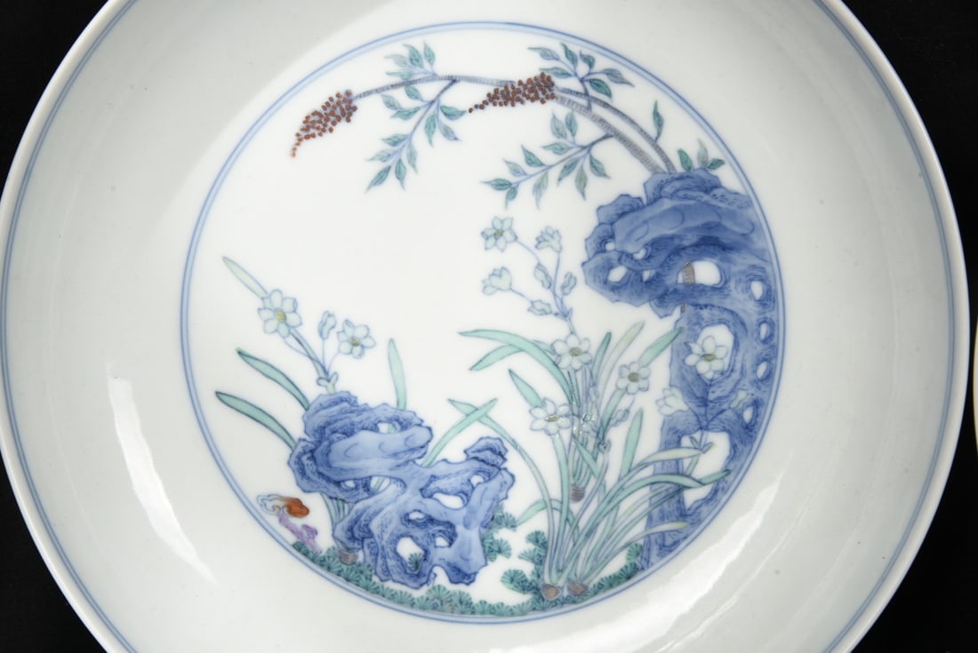 An Exquisite Doucai Flower Pattern Plate - 2