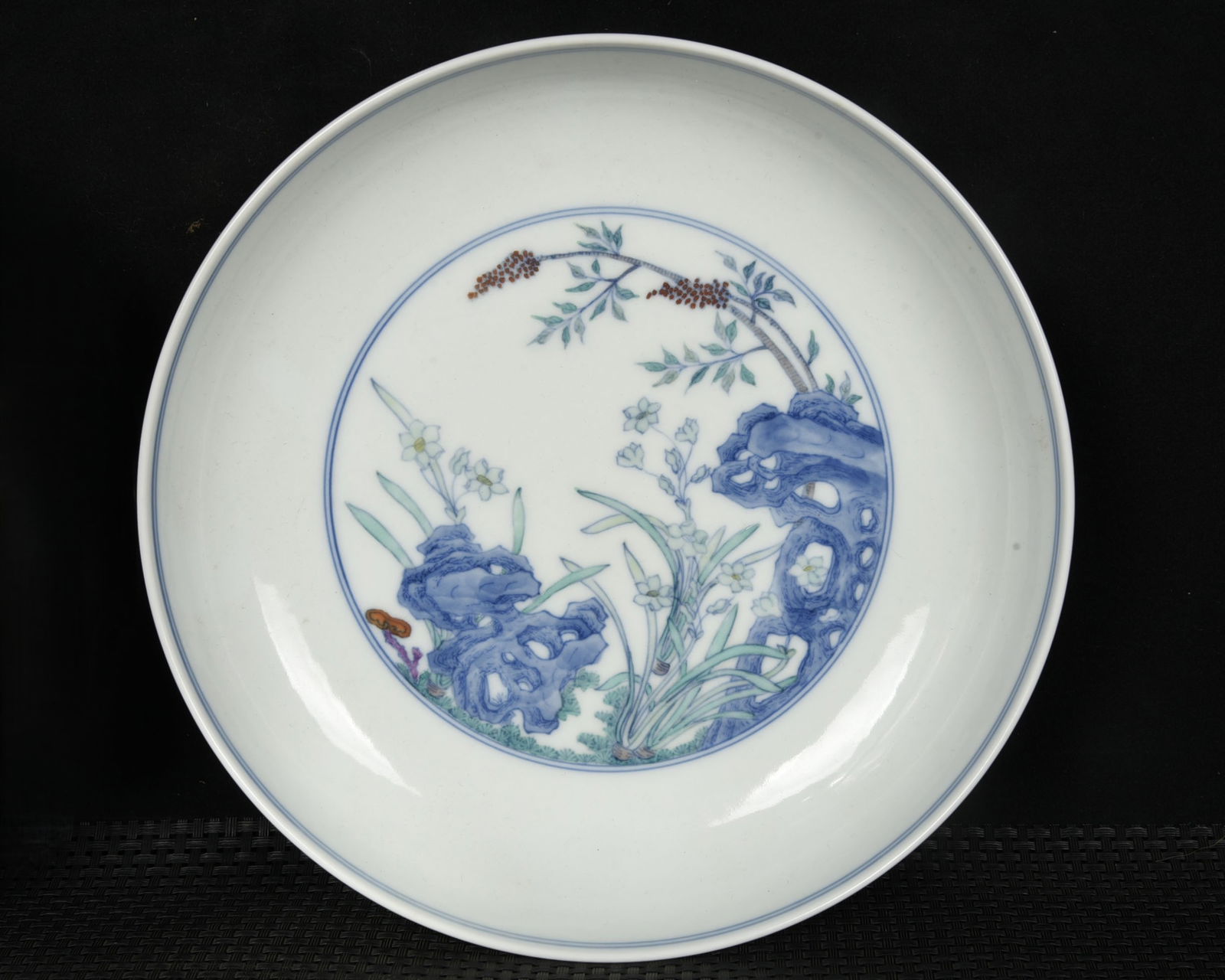 An Exquisite Doucai Flower Pattern Plate - 3