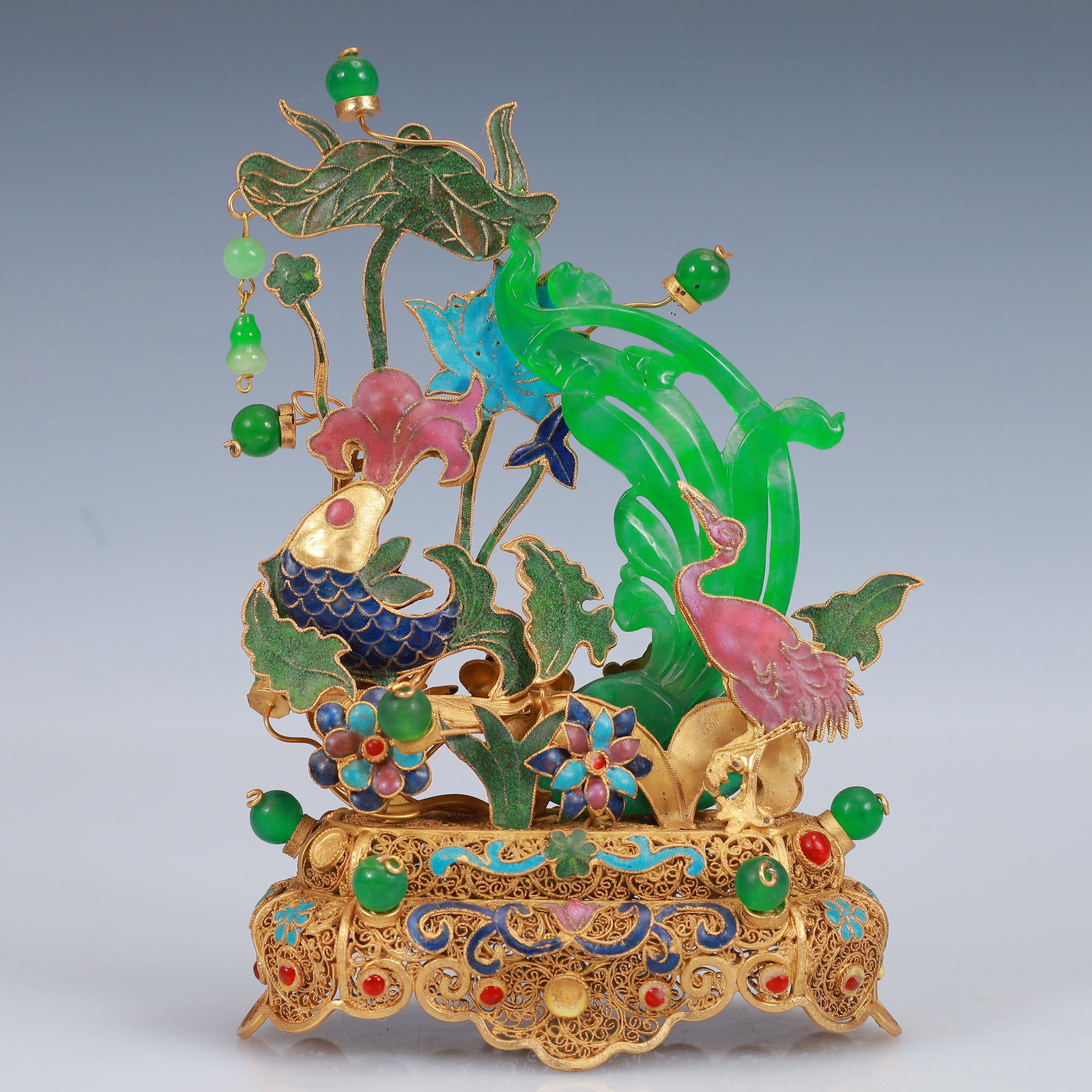 An Exquisite Filigree and Gilding Inlaid Jadeite Ornament,Inlaid Gems: An Exquisite Filigree and Gilding Inlaid Jadeite Ornament,Inlaid Gems,Qing Dynasty, China,Qianlong Four-Character Mark,Size:4.7inx2.4inx3.5in,Weight:466g 花丝鎏金嵌೉