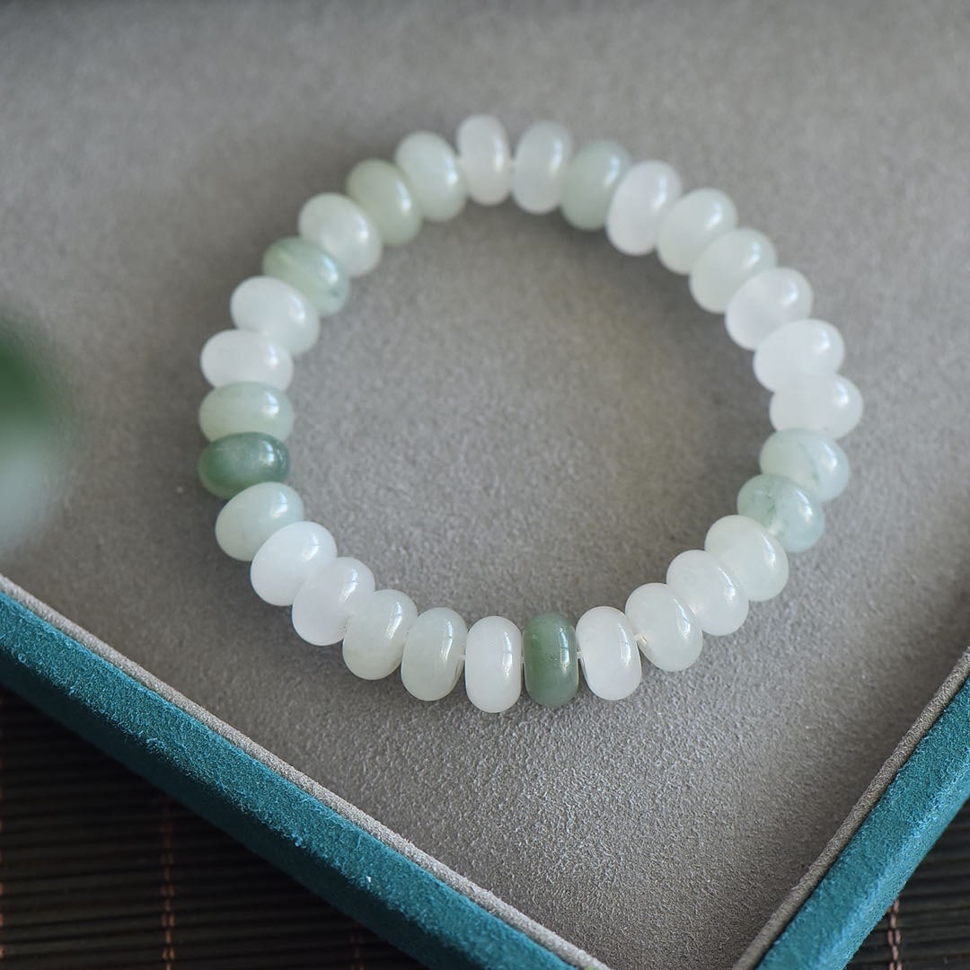 An Exquisite White Jade Bracelets - 2