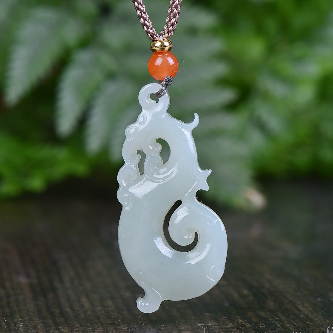 An Exquisite White Jade Dragon Pendant: An Exquisite White Jade Dragon Pendant,Size:40mmx18mm 白玉龙吊坠