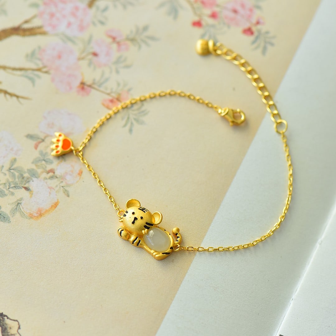 An Exquisite Sterling Silver-Gold Plated Inlaid White Jade Enamel Bracelets: An Exquisite Sterling Silver-Gold Plated Inlaid White Jade Enamel Bracelets,Size:6mmx8mm 纯银镀金镶白玉珐琅手链