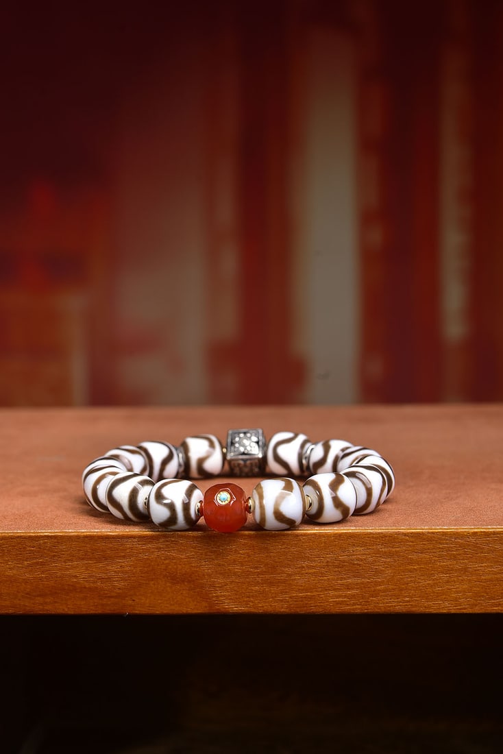 An Exquisite Dzi Bead Bracelets - 5