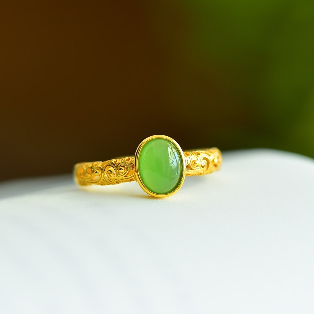 An Exquisite Sterling Silver-Gold Plated Inlaid Jasper Ring: An Exquisite Sterling Silver-Gold Plated Inlaid Jasper Ring 纯银镀金镶碧玉戒指