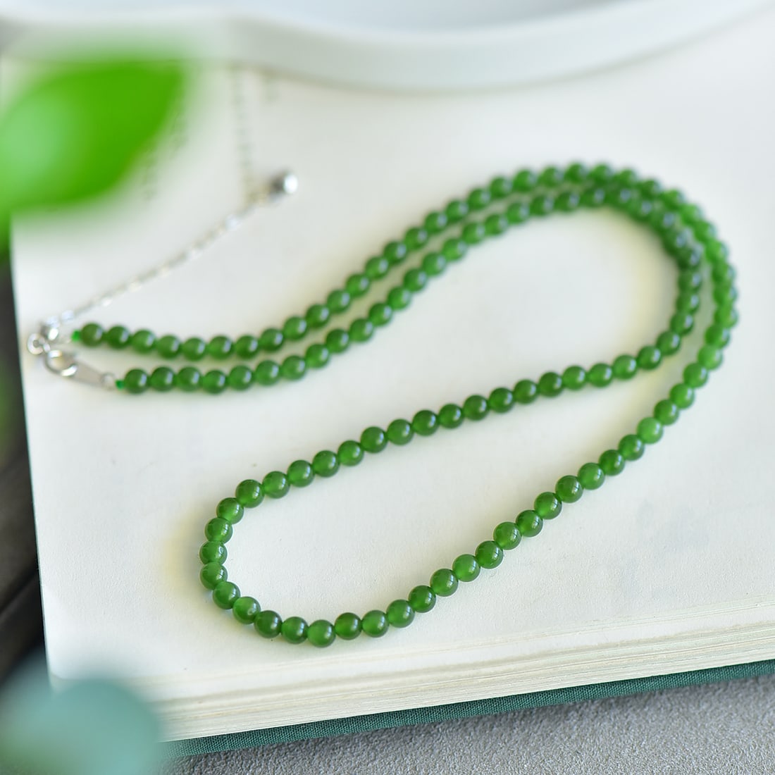 An Exquisite Jasper Necklace - 2