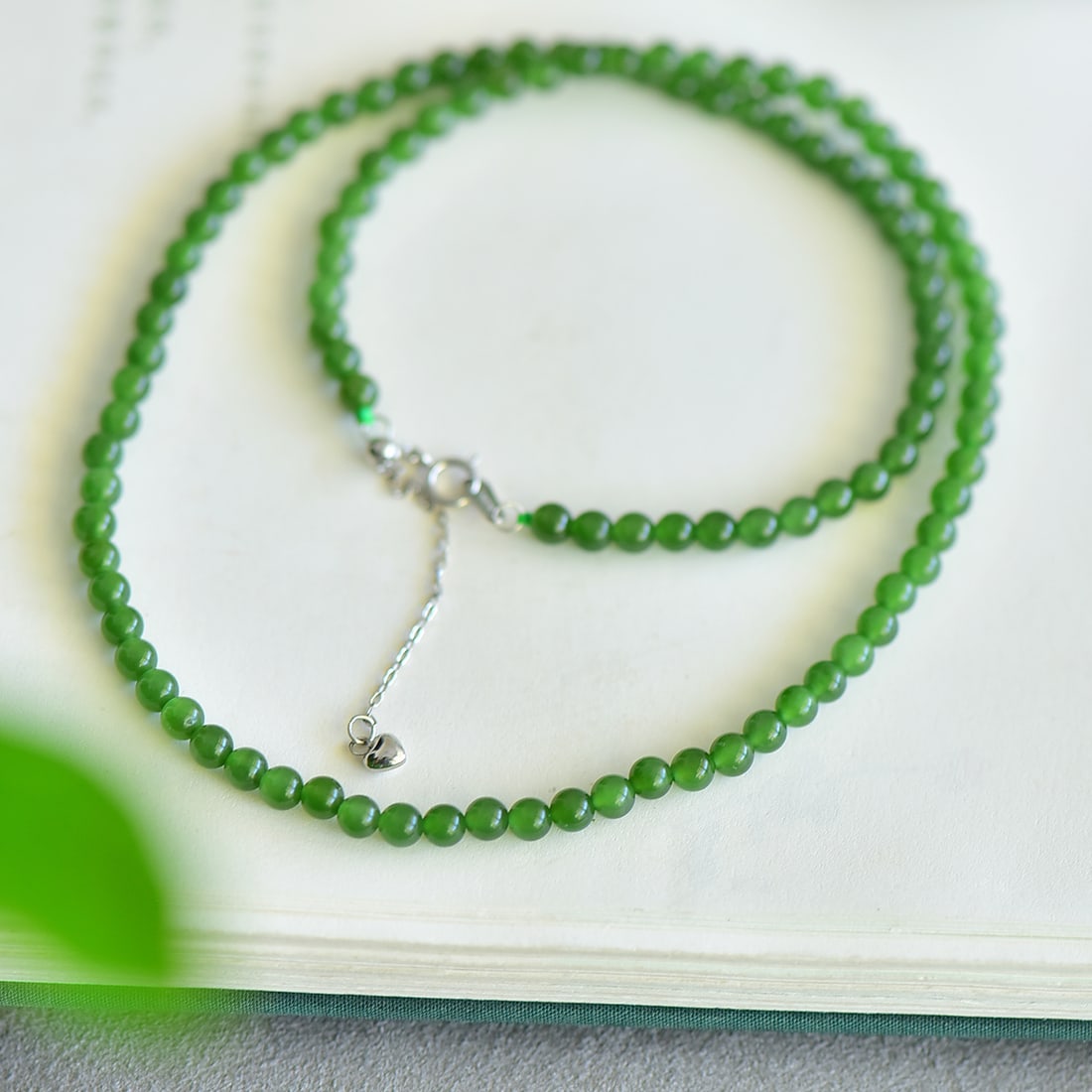 An Exquisite Jasper Necklace - 5