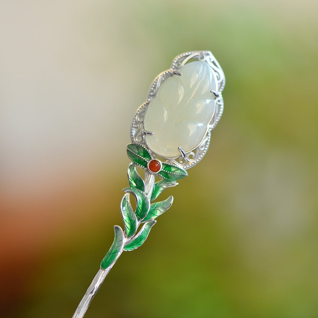 An Exquisite Sterling Silver Inlaid White Jade Enamel Hairpin: An Exquisite Sterling Silver Inlaid White Jade Enamel Hairpin,Size:18mmx30mm 纯银镶白玉珐琅发簪