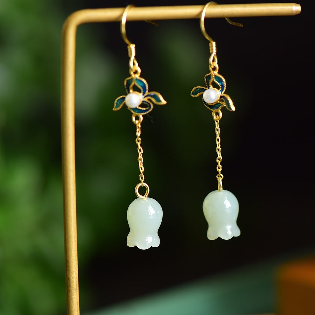 A Pair of Exquisite Sterling Silver-Gold Plated Inlaid White Jade Earrings: A Pair of Exquisite Sterling Silver-Gold Plated Inlaid White Jade Earrings 一对纯银镀金镶白玉耳环