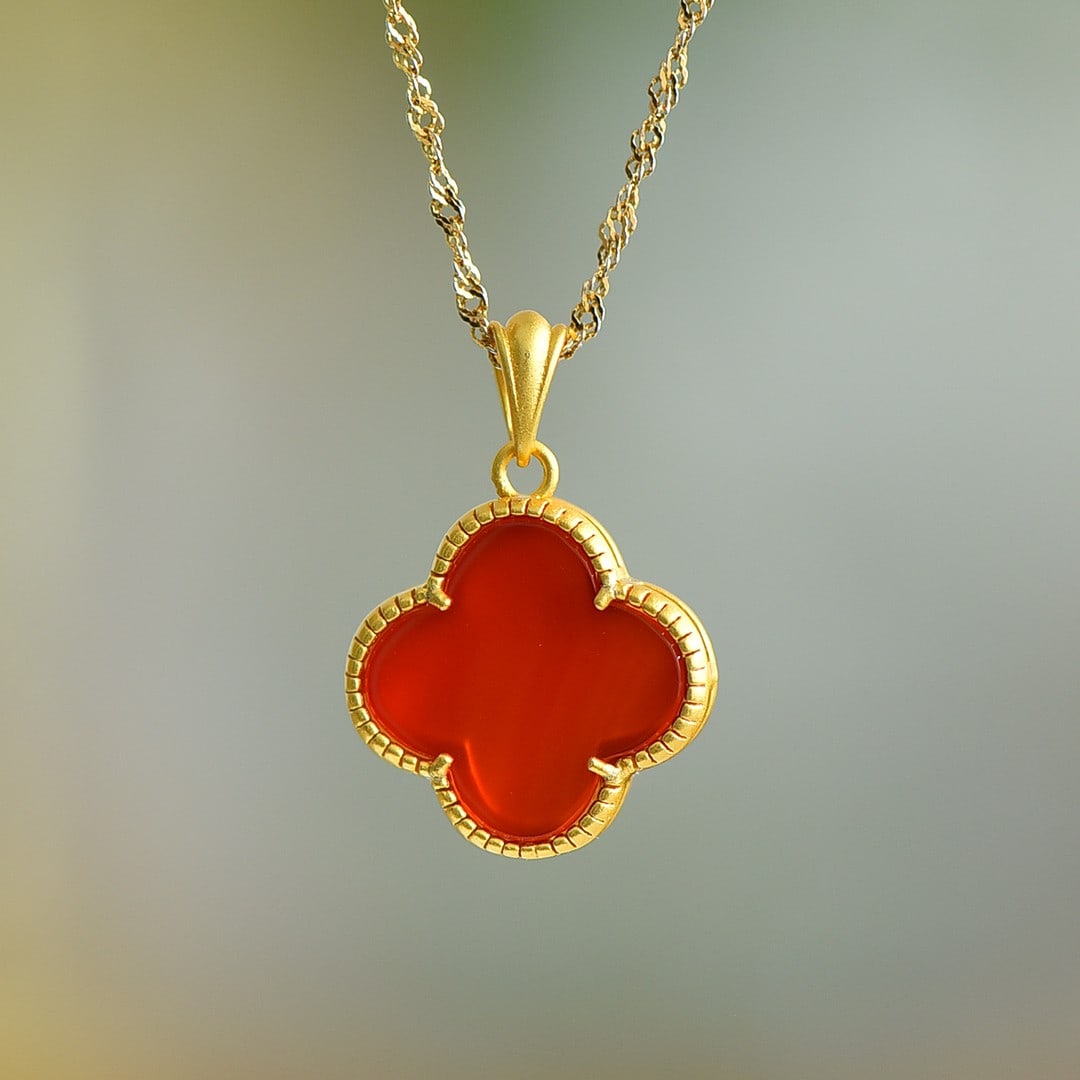 An Exquisite Sterling Silver-Gold Plated Inlaid Agate Pendant: An Exquisite Sterling Silver-Gold Plated Inlaid Agate Pendant 纯银镀金镶玛瑙吊坠