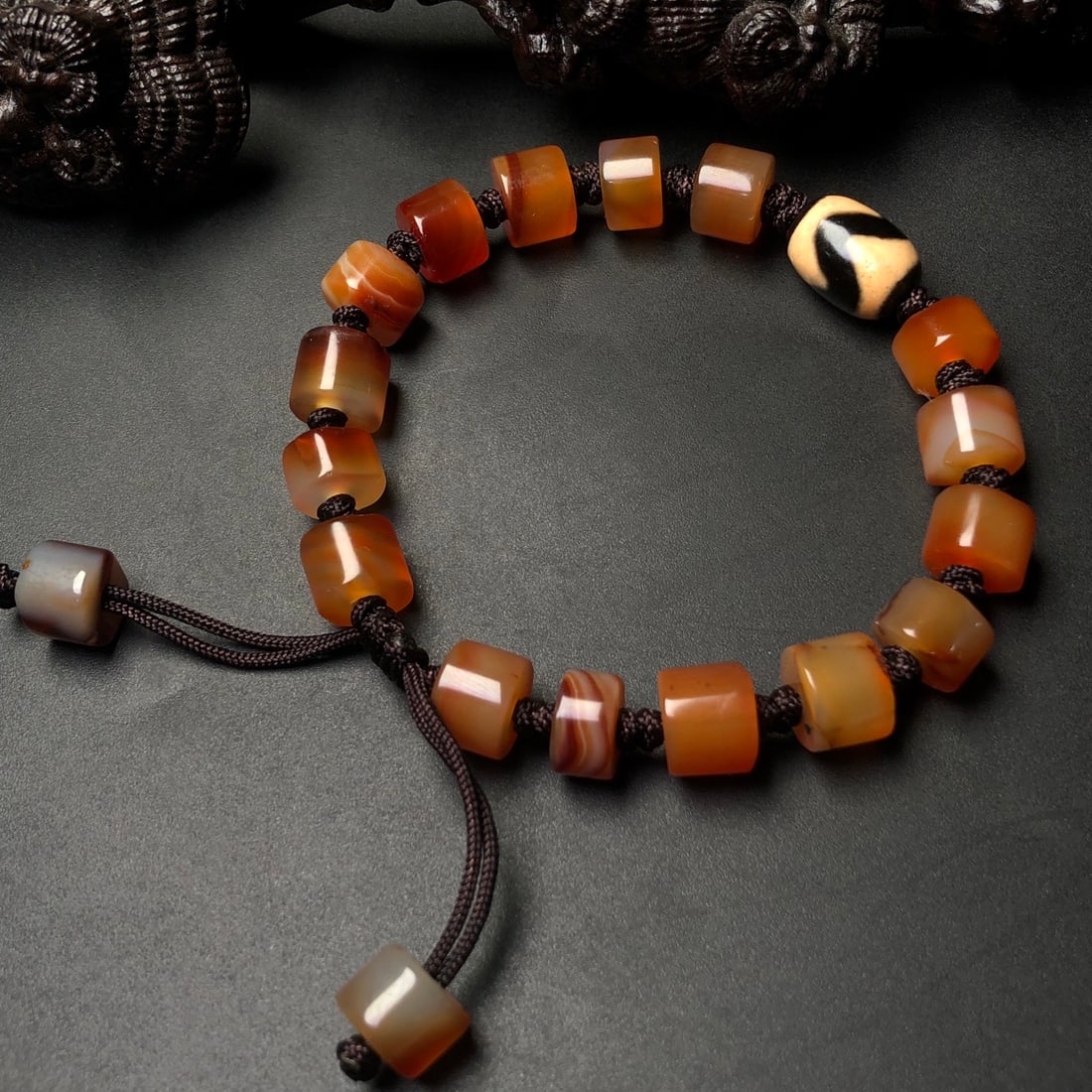 An Exquisite Agate Necklace - 4