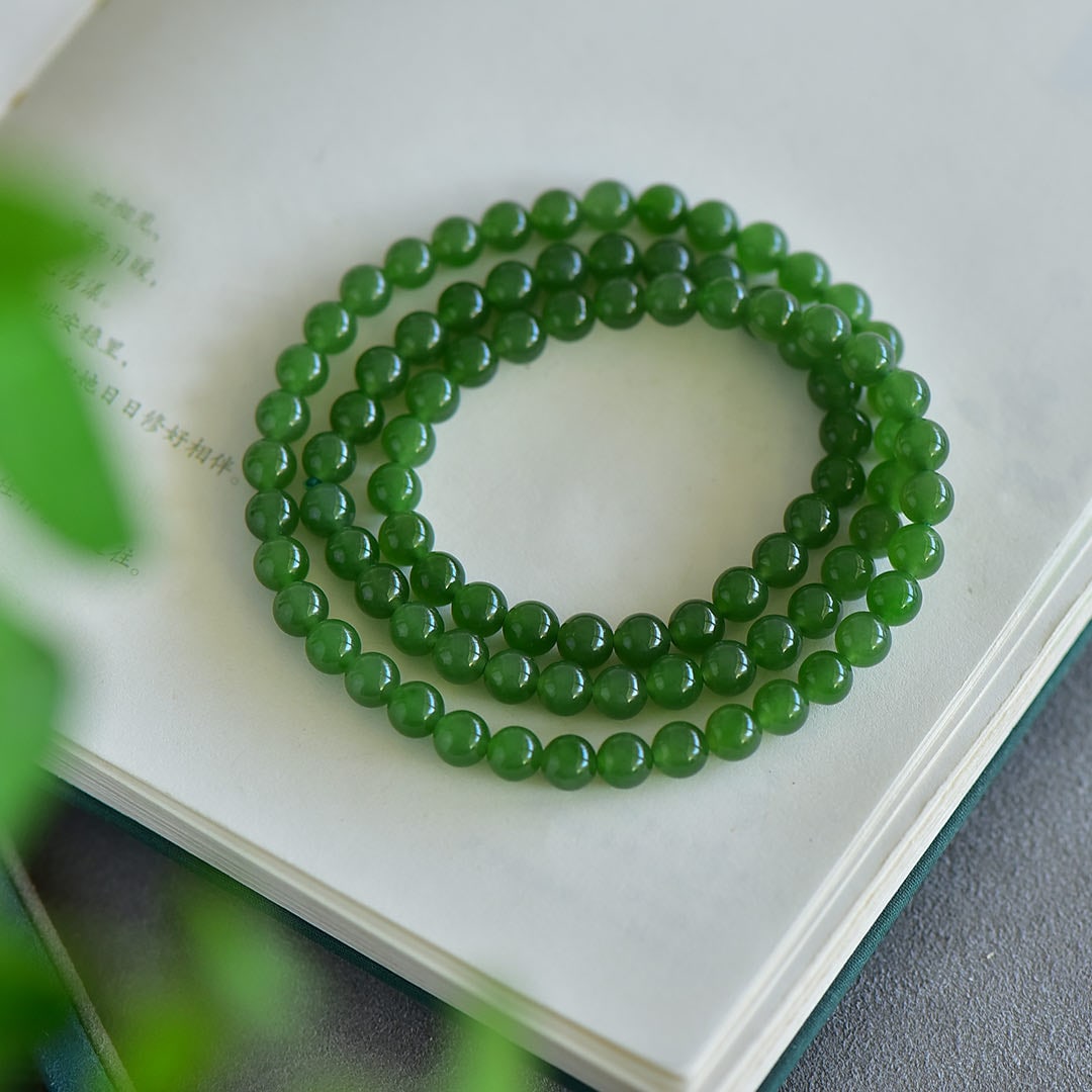 An Exquisite Jasper Bracelets: An Exquisite Jasper Bracelets,Size:6mm 寓意:碧玉的色泽既深沉又明亮,犹如夏日的清泉