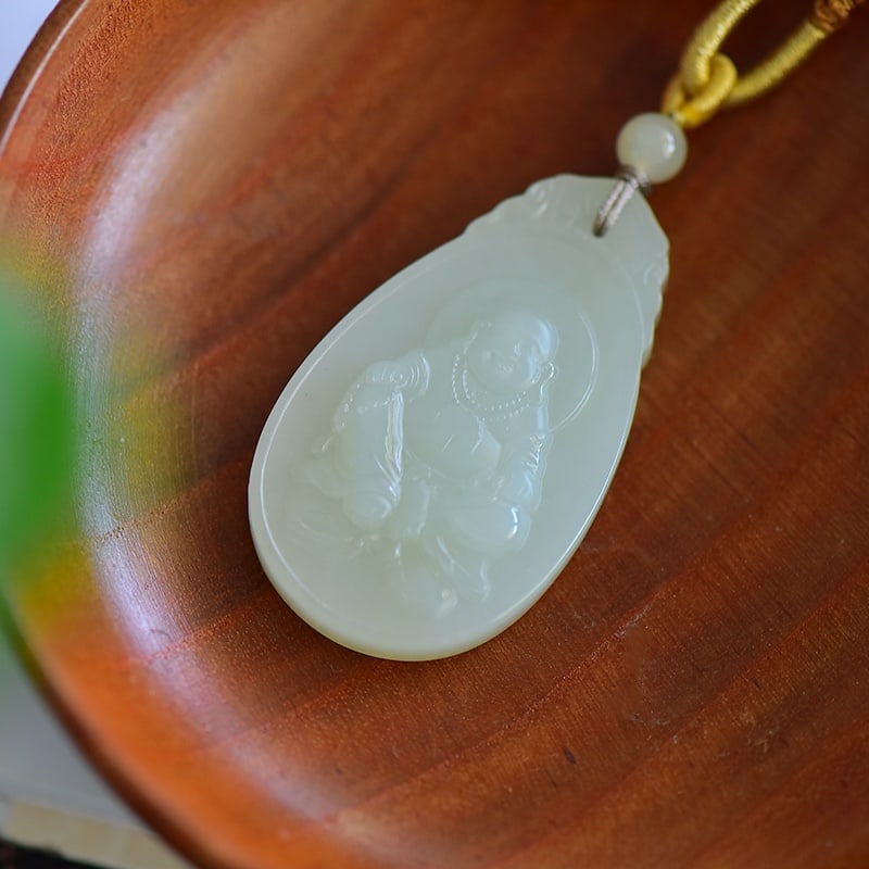 An Exquisite White Jade Maitreya Buddha Pendant: An Exquisite White Jade Maitreya Buddha Pendant,Size:48mmx35mmx7mm 寓意:吉祥 心怀天下 能容天下事 