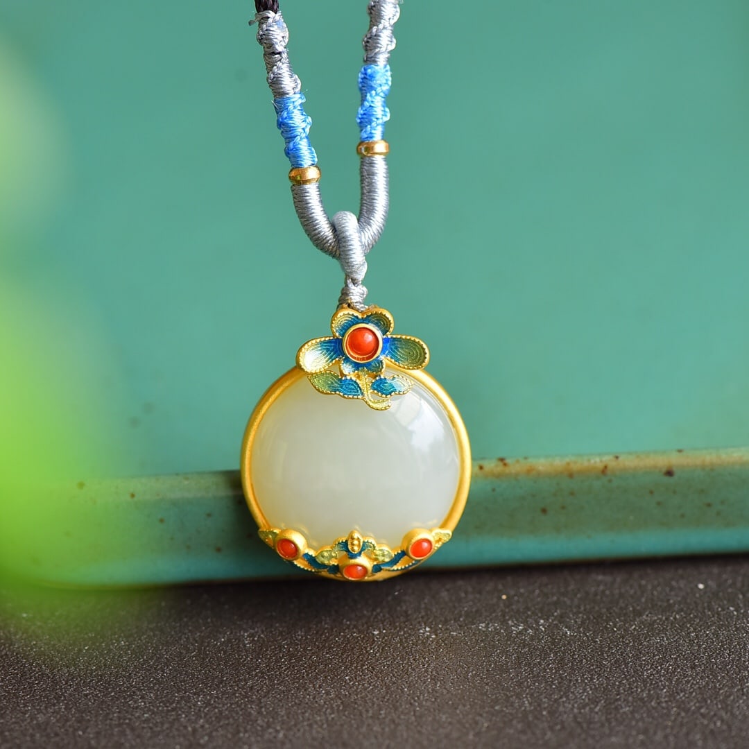 An Exquisite Sterling Silver-Gold Plated Inlaid White Jade Pendant: An Exquisite Sterling Silver-Gold Plated Inlaid White Jade Pendant 纯银镀金镶白玉吊坠