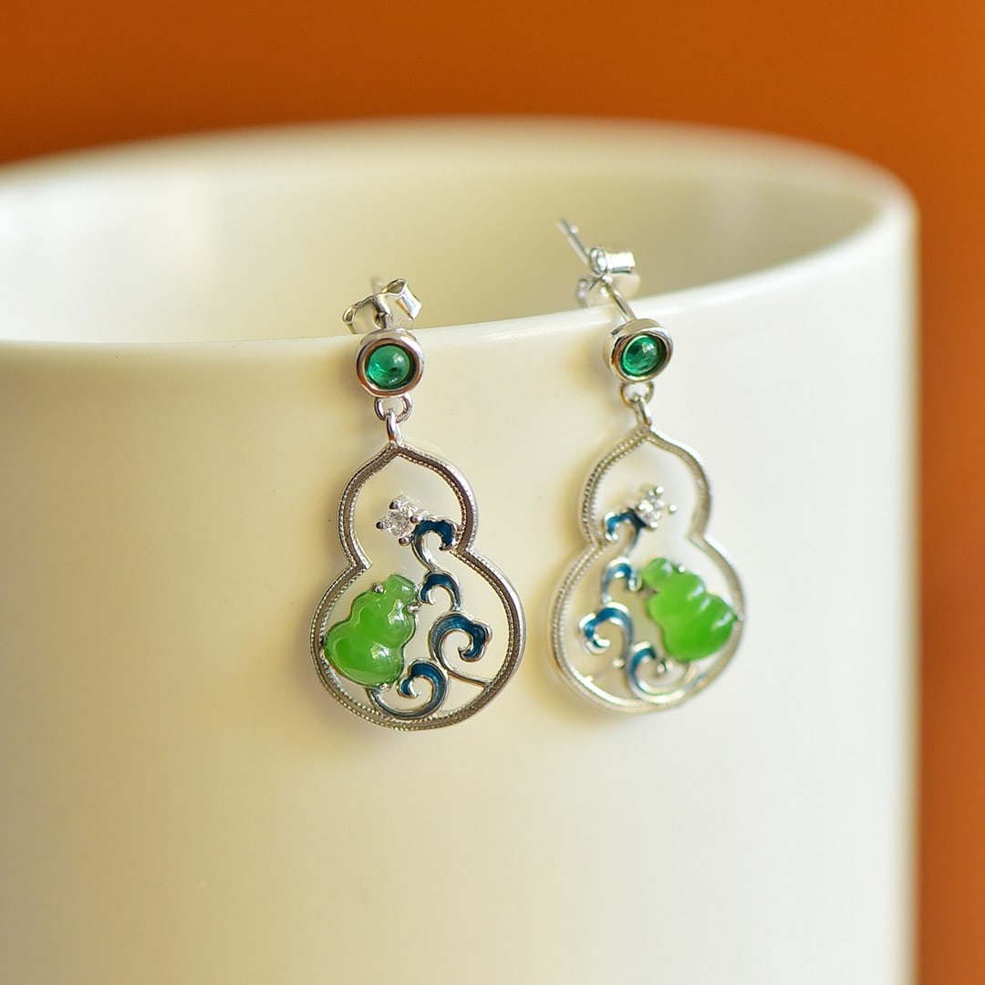 A Pair of Exquisite Sterling Silver Inlaid Jasper Gourd Earrings: A Pair of Exquisite Sterling Silver Inlaid Jasper Gourd Earrings,Size:5mmx7mm 一对纯银镶碧玉葫芦耳环