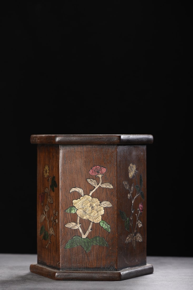 An Exquisite Huali Wood Inlaid Shell Flower Pattern Brush Pot: An Exquisite Huali Wood Inlaid Shell Flower Pattern Brush Pot,Qing Dynasty,China,with Mark,Size:6.5inx5.9in,Weight:680g 
