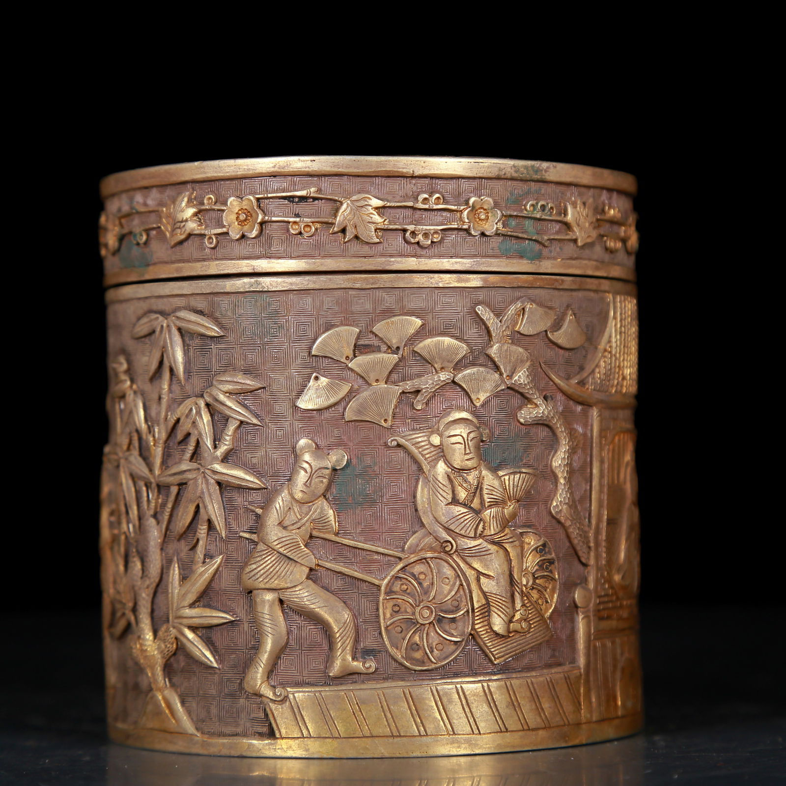 An Exquisite Gilt Silver Figure Pattern Box - 3