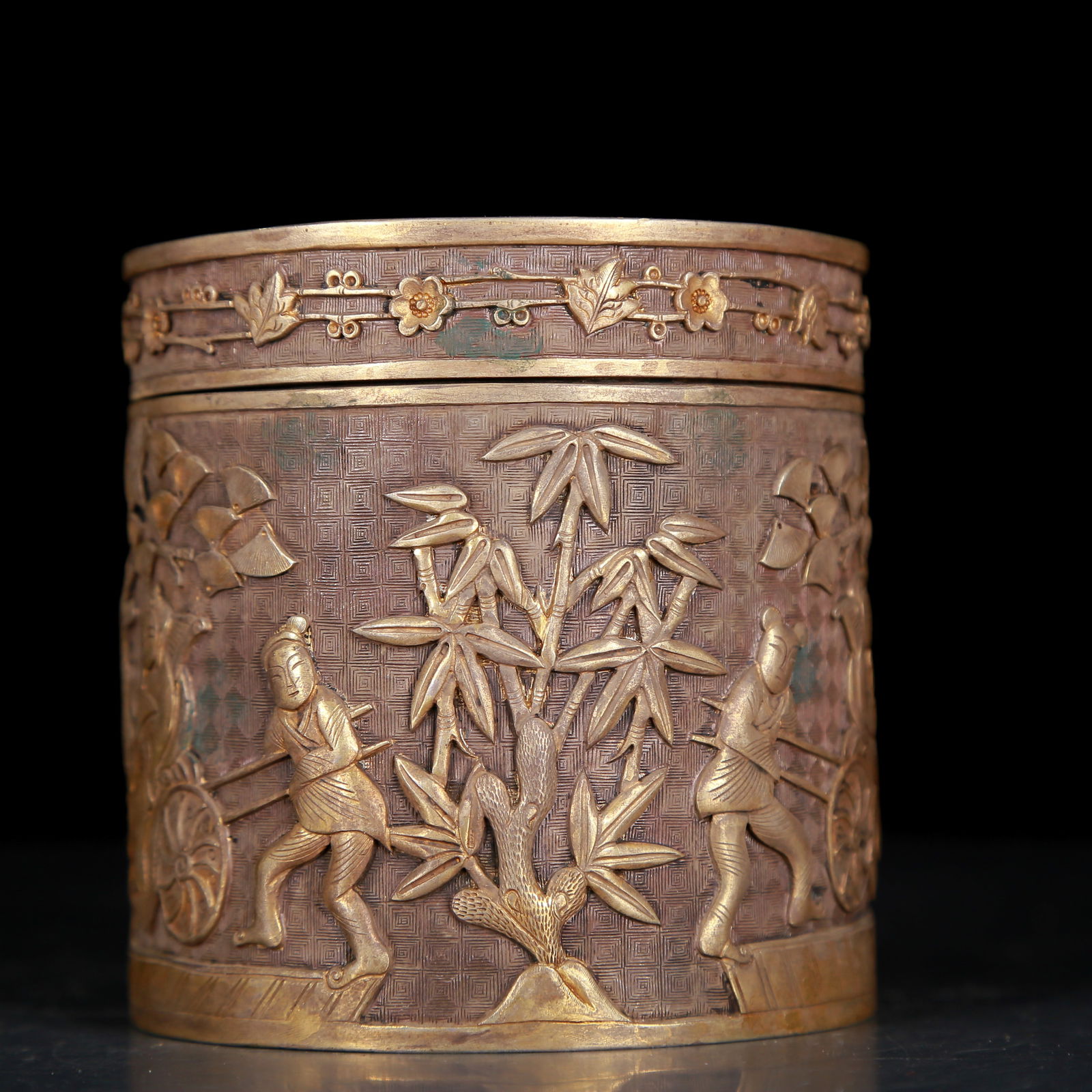 An Exquisite Gilt Silver Figure Pattern Box - 4