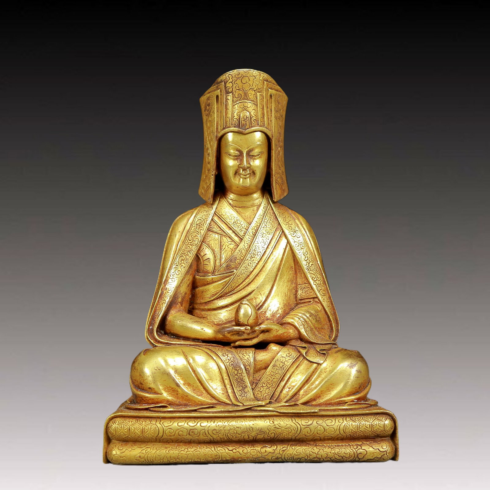 A Solemn Gilt Bronze Statue of Guru: A Solemn Gilt Bronze Statue of Guru,Ming Dynasty, China,Size:4.5inx3.3inx6.7in,Weight:1295g 铜鎏金上师像，明代