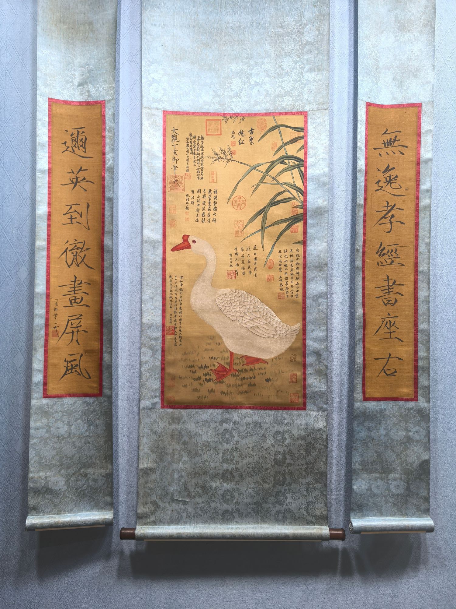 A Set of Chinese Vertical Scroll Ink Painting of Goose on Silk: A Set of Chinese Vertical Scroll Ink Painting of Goose on Silk,Song Huizong,Size:(entirety)17inx35.7in,(Couplet)6.3inx35.8ins 