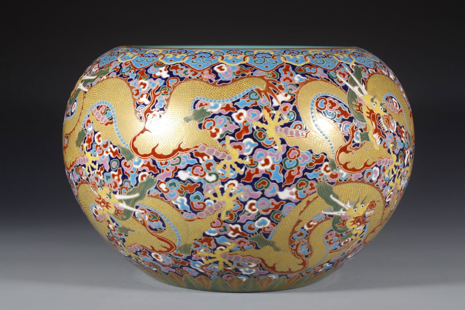 An Exquisite Enamel Auspicious Cloud and Dragon Pattern Jar - 3