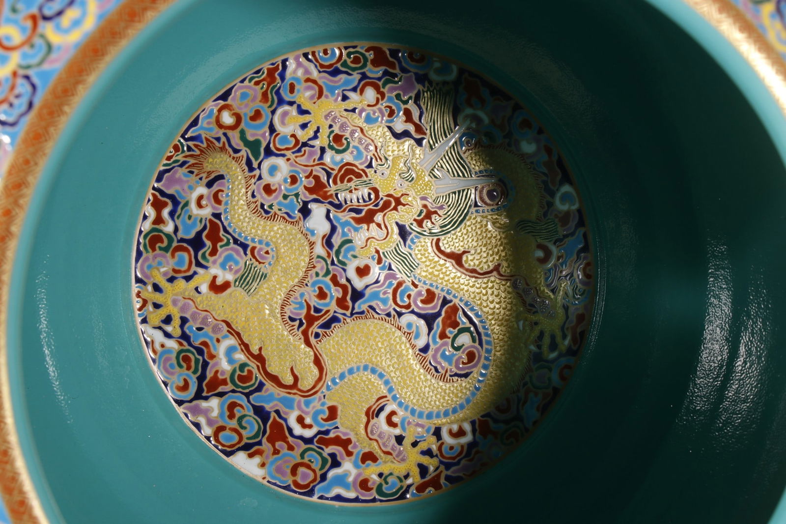 An Exquisite Enamel Auspicious Cloud and Dragon Pattern Jar - 8