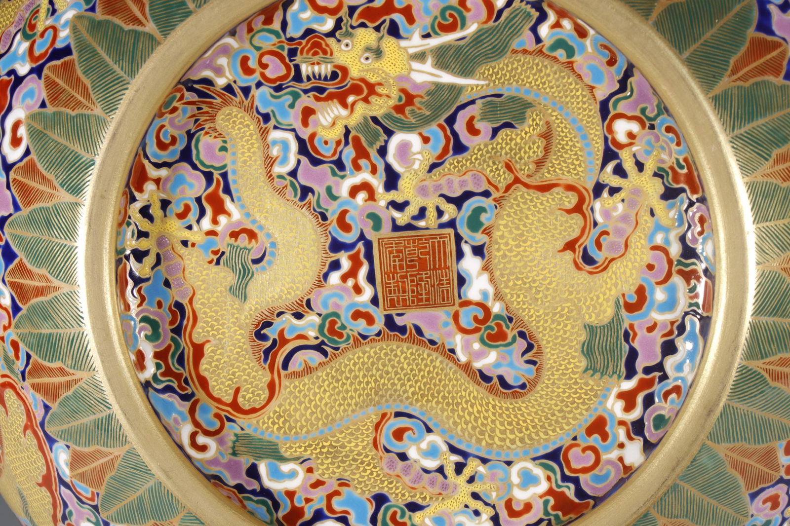An Exquisite Enamel Auspicious Cloud and Dragon Pattern Jar - 9