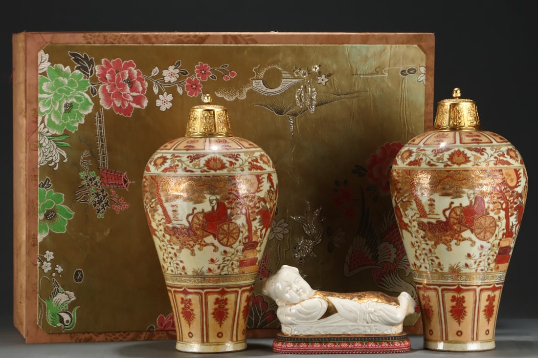 A Pair of Huge Iron-Red Figure and Story Pattern Bottles: A Pair of Huge Iron-Red Figure and Story Pattern Bottles,Size:19.1inx10.2in,Yuan Dynasty,China,with Mark 