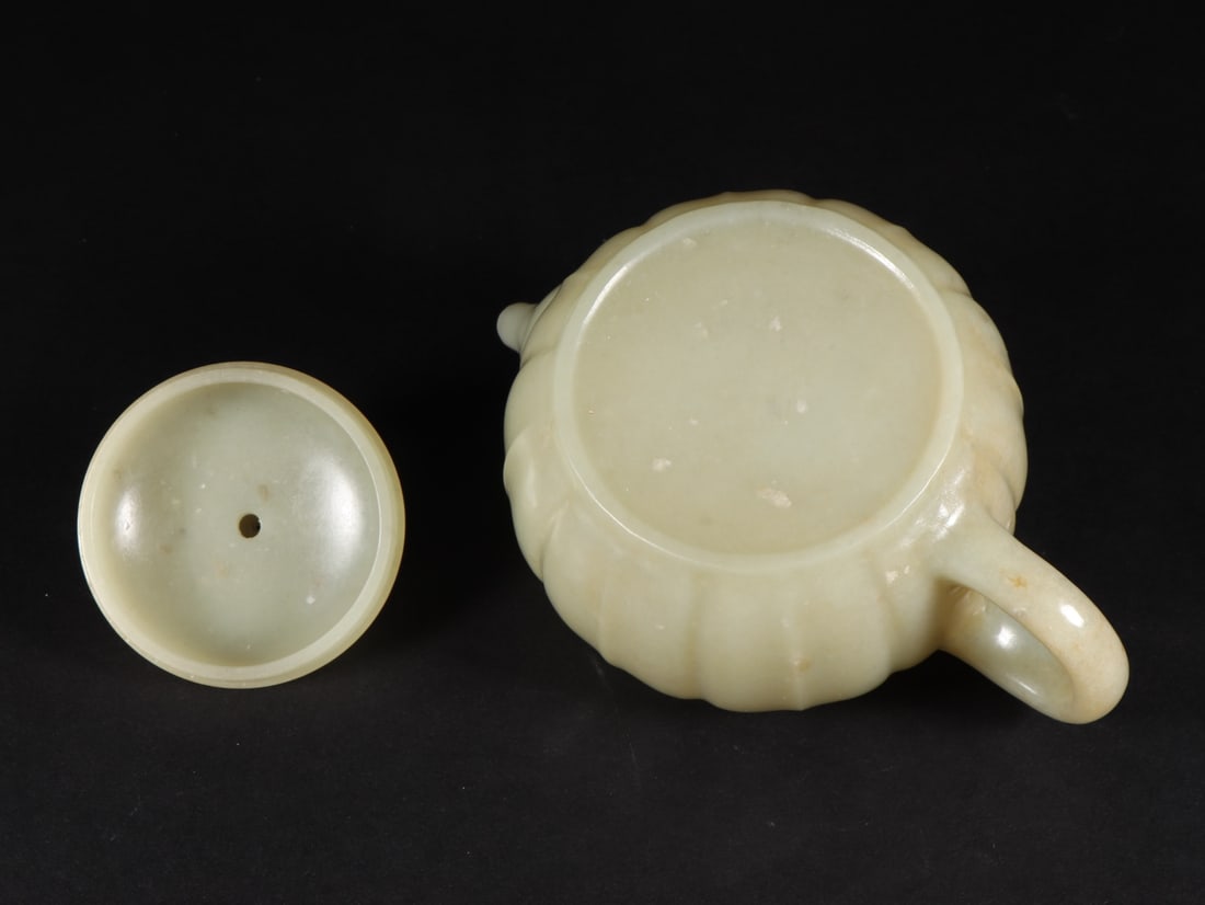 An Exquisite White Jade Pot - 9