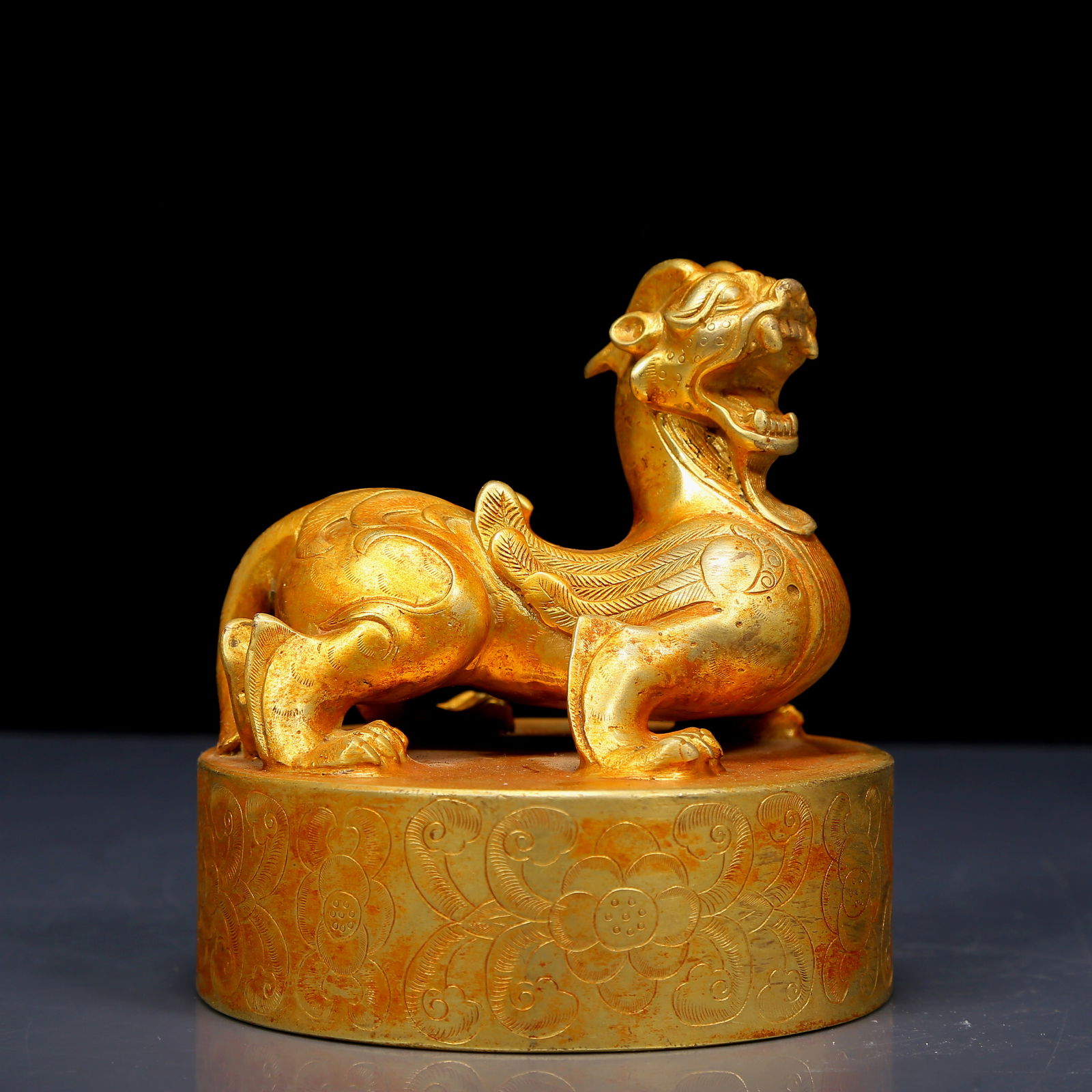 An Exquisite Gilt Bronze Auspicious Beast Seal: An Exquisite Gilt Bronze Auspicious Beast Seal，Qing Dynasty, China，Size:4.7inx5.1in，Weight:5075g 铜鎏金瑞兽印章，清代