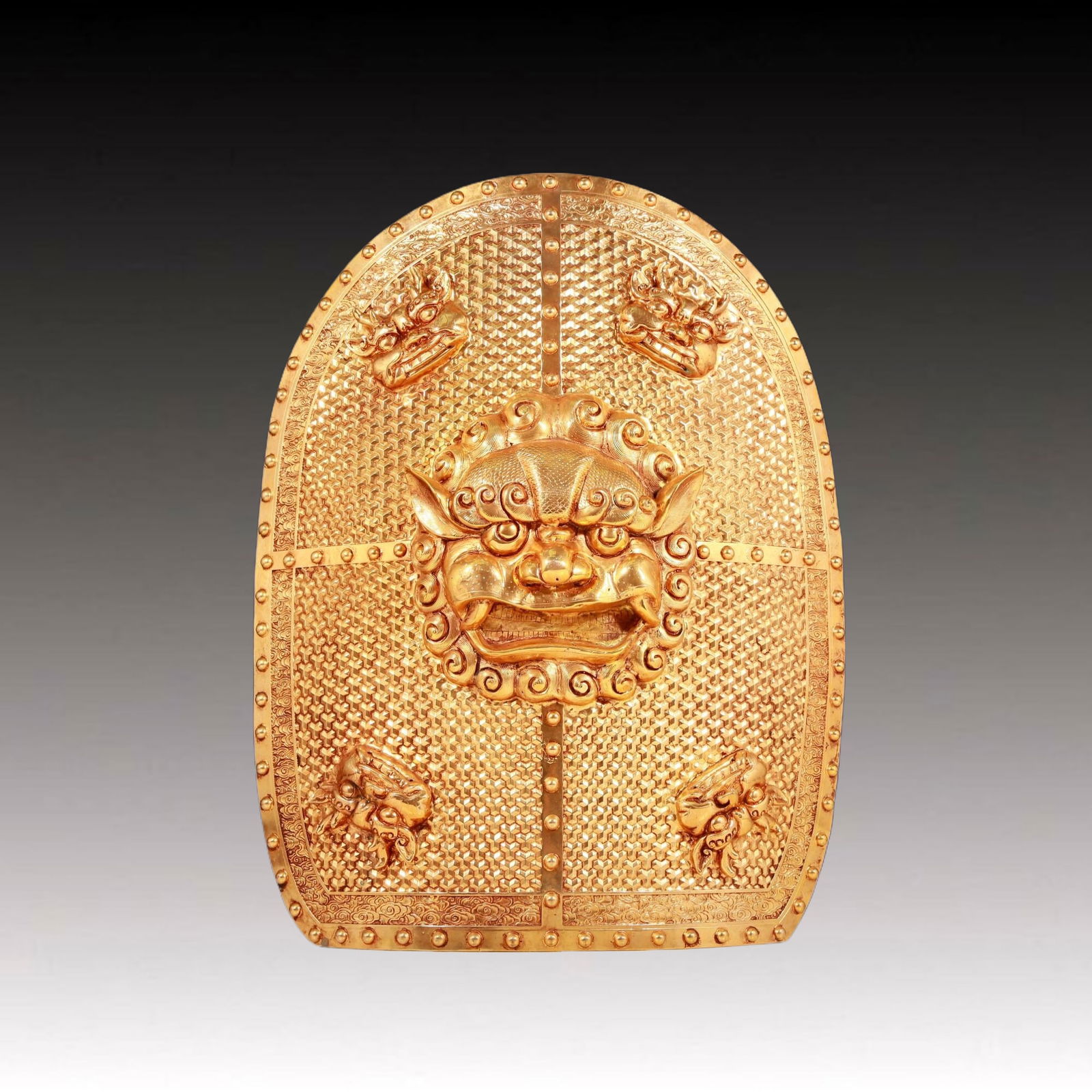An exquisite gilt bronze lion-pattern ornament: An exquisite gilt bronze lion pattern ornament, Qing Dynasty, China, Size: 16.5inx3.5inx22in Weight: 8195g 